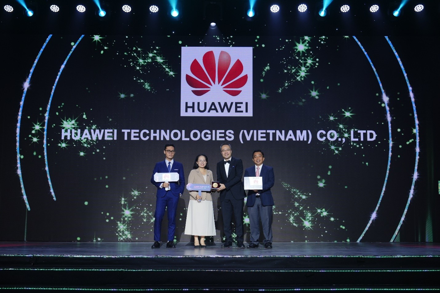Huawei Việt Nam lần thứ 2 liên tiếp nhận giải thưởng Nơi làm việc tốt nhất 2025 3 Huawei Việt Nam lần thứ 2 liên tiếp nhận giải thưởng Nơi làm việc tốt nhất châu Á 2025
