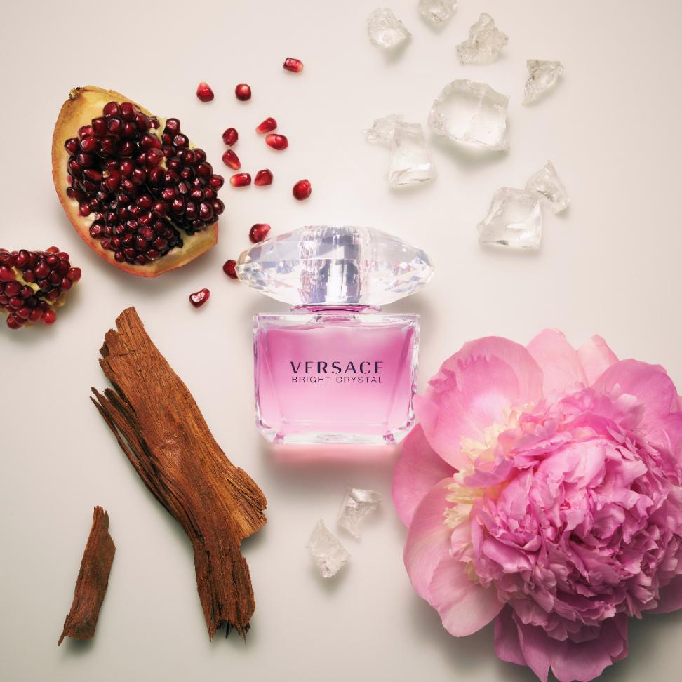 Versace Bright Crystal 1.1 Pha lê của cảm xúc – Versace Bright Crystal và những khoảnh khắc khiến tim bạn rung động 