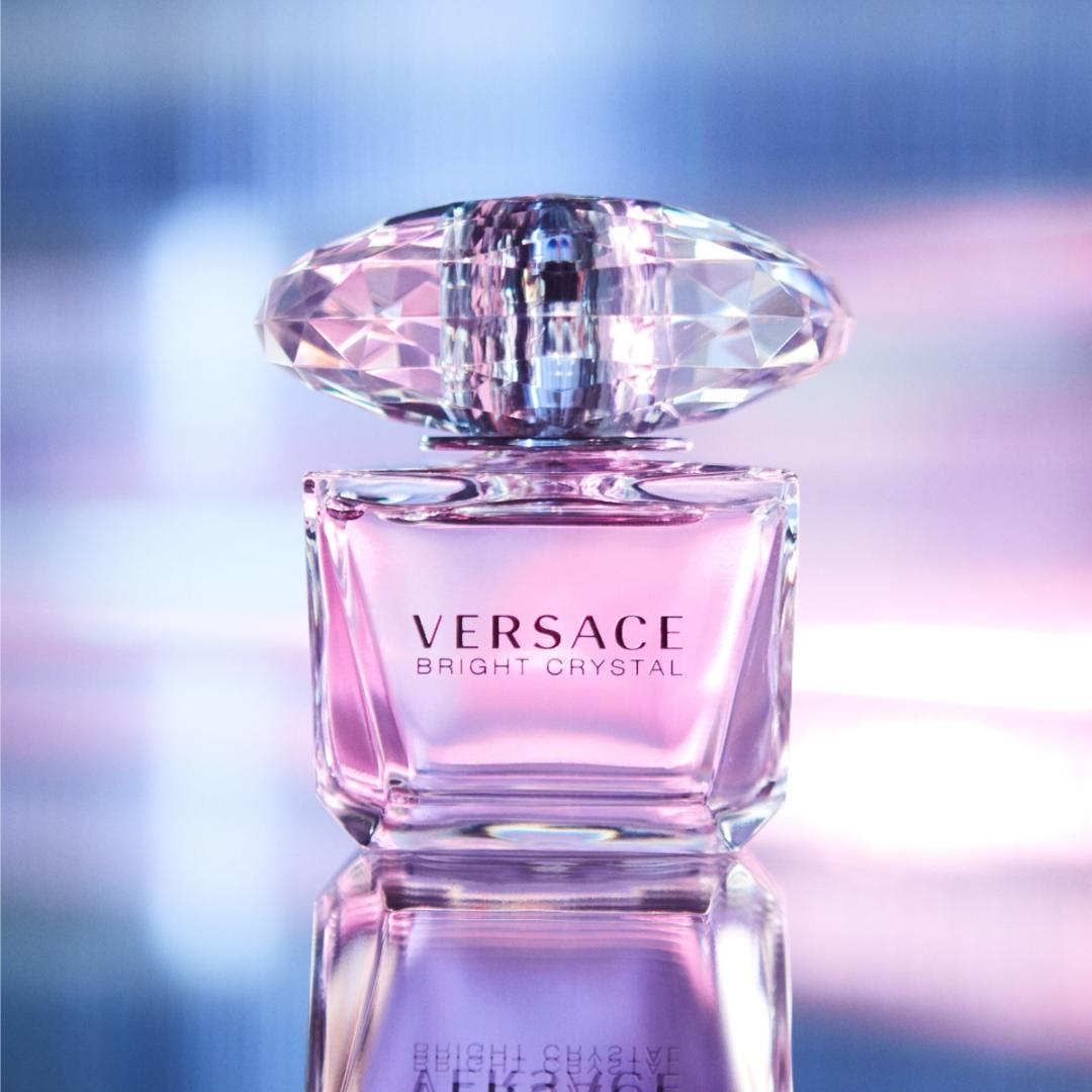 Versace Bright Crystal 2 Pha lê của cảm xúc – Versace Bright Crystal và những khoảnh khắc khiến tim bạn rung động 