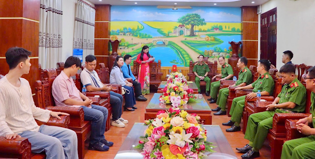 CEO Anna Yến Phượng 3 Nữ doanh nhân Anna Yến Phượng âm thầm cổ vũ tinh thần cho các chiến sĩ nữ tại A80