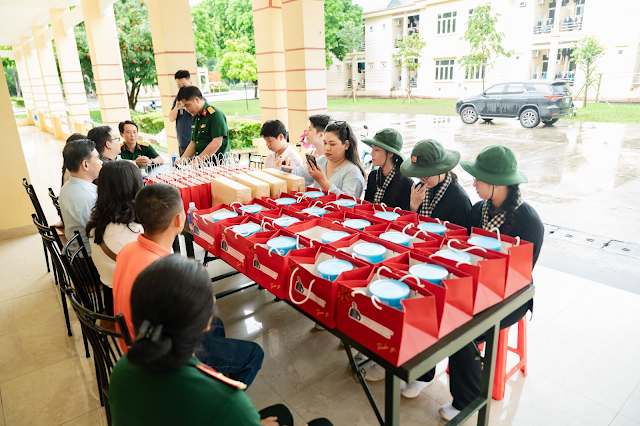 CEO Anna Yến Phượng 6 Nữ doanh nhân Anna Yến Phượng âm thầm cổ vũ tinh thần cho các chiến sĩ nữ tại A80