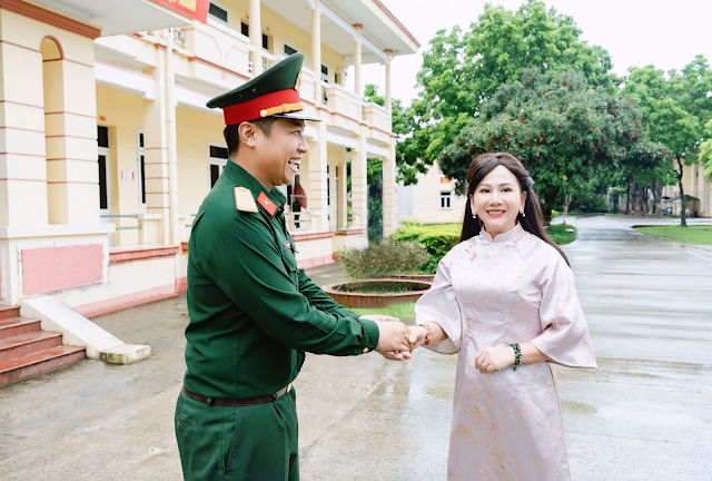CEO Anna Yến Phượng 8 Nữ doanh nhân Anna Yến Phượng âm thầm cổ vũ tinh thần cho các chiến sĩ nữ tại A80