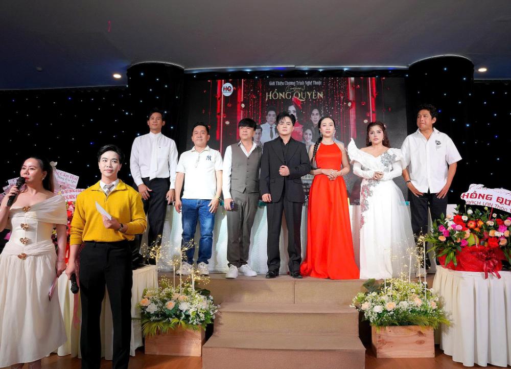  Hồng Quyên chơi lớn tổ chức Liveshow 3 bằng nhạc kịch Mộng phù hoa