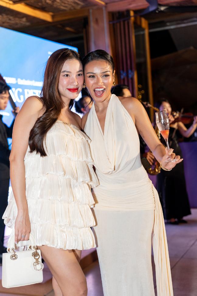 Mook Karnruethai Tassabut 1 Á Hậu Hoàn Vũ Quốc Tế 2024 Mook Karnruethai Tassabut trở thành giám đốc sáng tạo Miss Cosmo by HARNN