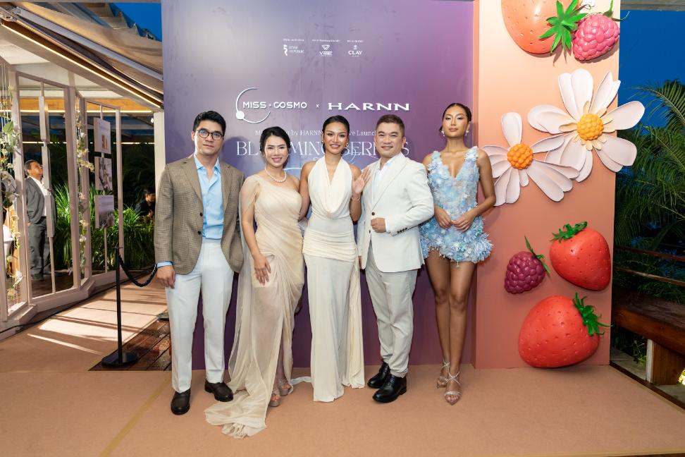 Mook Karnruethai Tassabut 2 Á Hậu Hoàn Vũ Quốc Tế 2024 Mook Karnruethai Tassabut trở thành giám đốc sáng tạo Miss Cosmo by HARNN