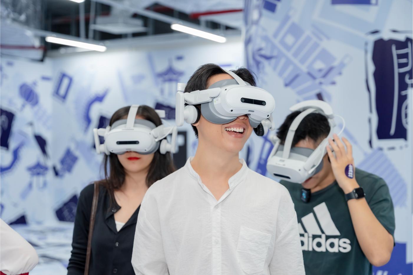 VR City – Vũ trụ thực tế ảo 1 VR City – Vũ trụ thực tế ảo đầu tiên và lớn nhất tại Việt Nam chính thức ra mắt