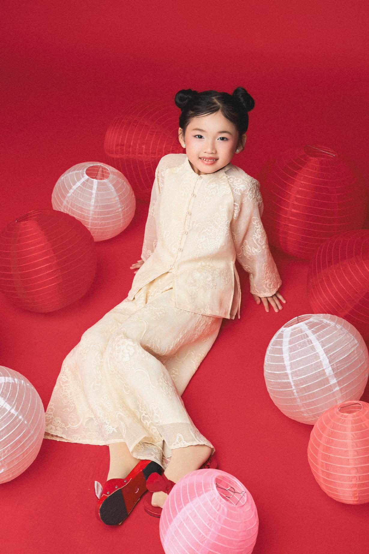 tieu cong chua 1 Tiểu công chúa Như Ý rạng rỡ trong bộ ảnh trung thu, hé lộ hành trình sau Cosmo Kids Star
