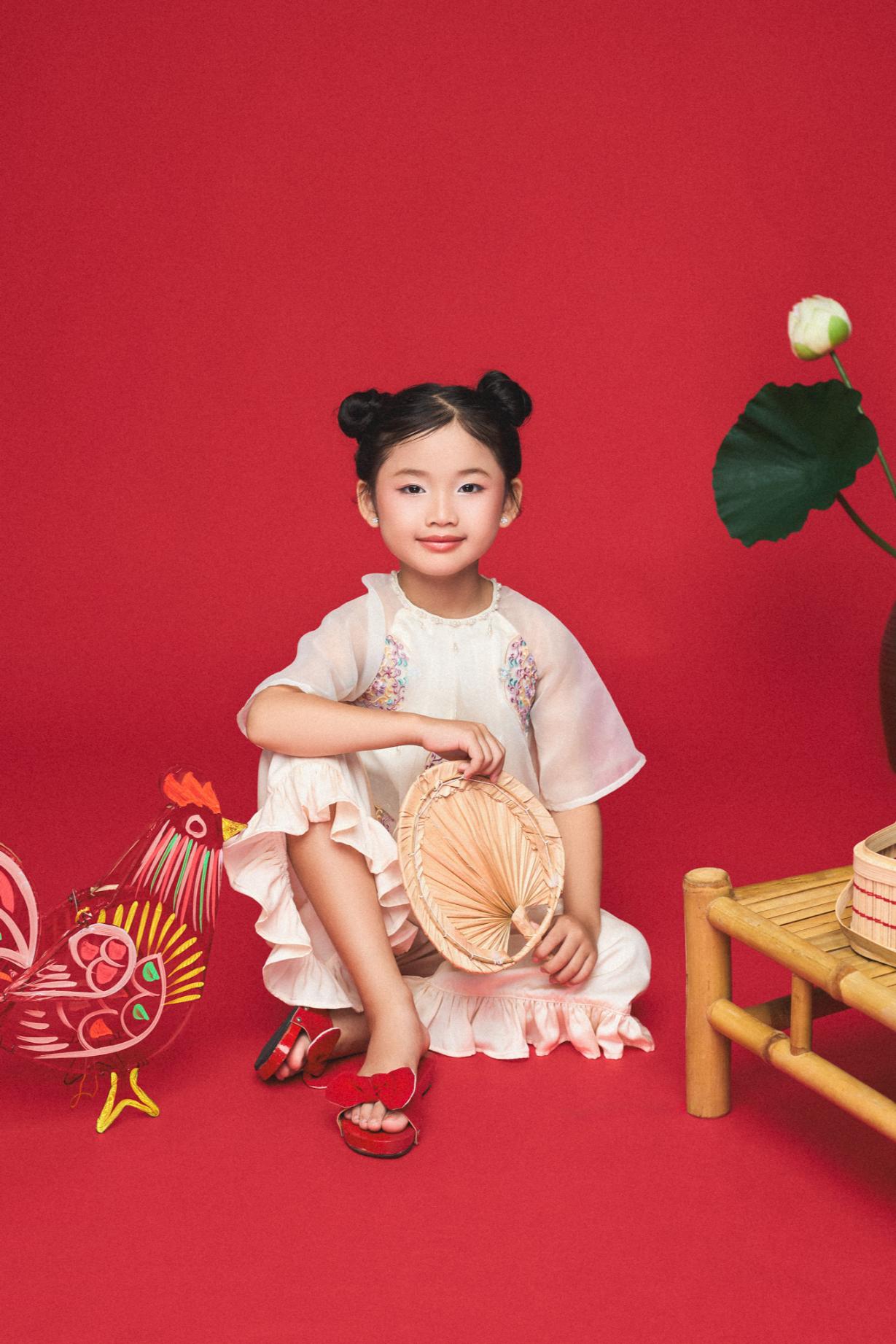 tieu cong chua 3 Tiểu công chúa Như Ý rạng rỡ trong bộ ảnh trung thu, hé lộ hành trình sau Cosmo Kids Star