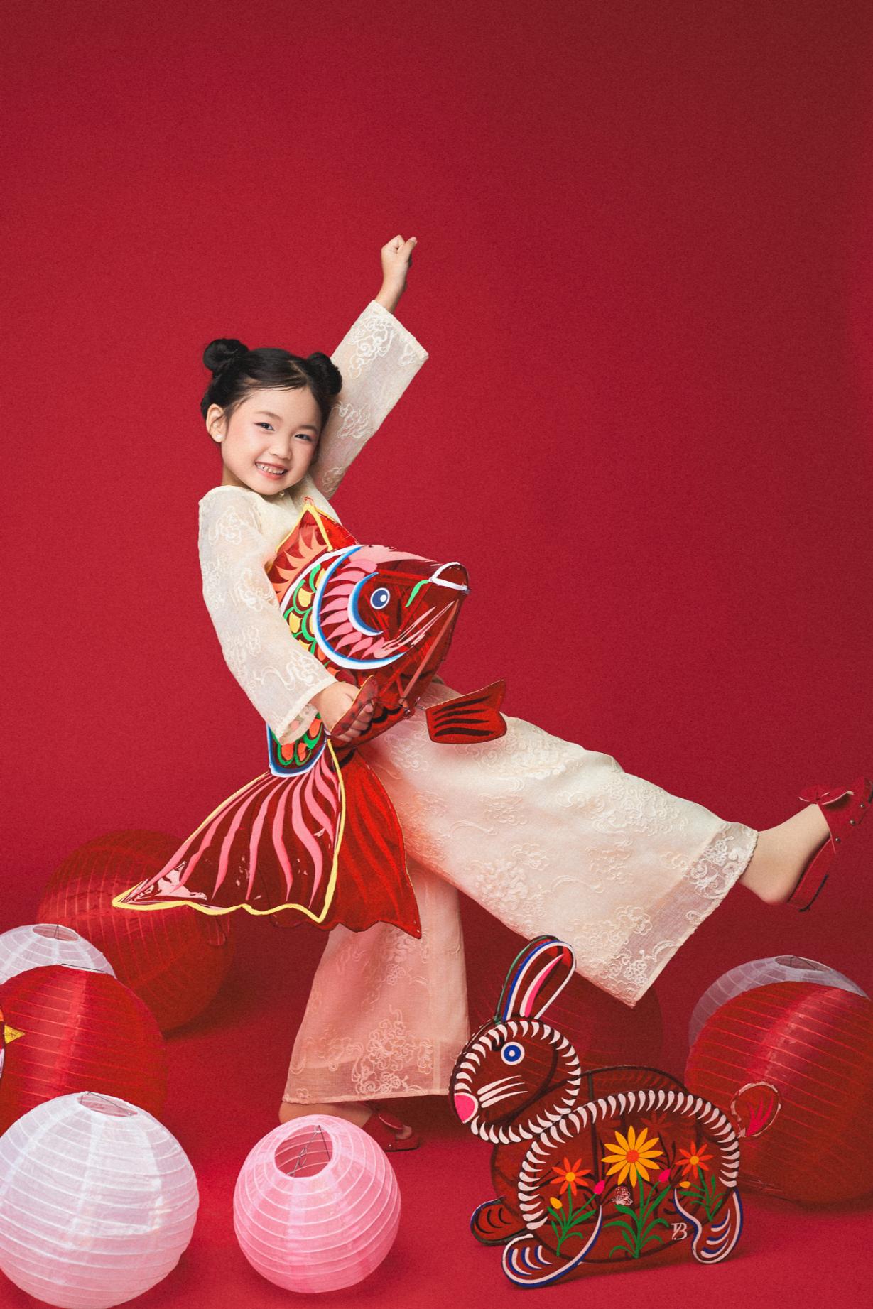 tieu cong chua 5 Tiểu công chúa Như Ý rạng rỡ trong bộ ảnh trung thu, hé lộ hành trình sau Cosmo Kids Star