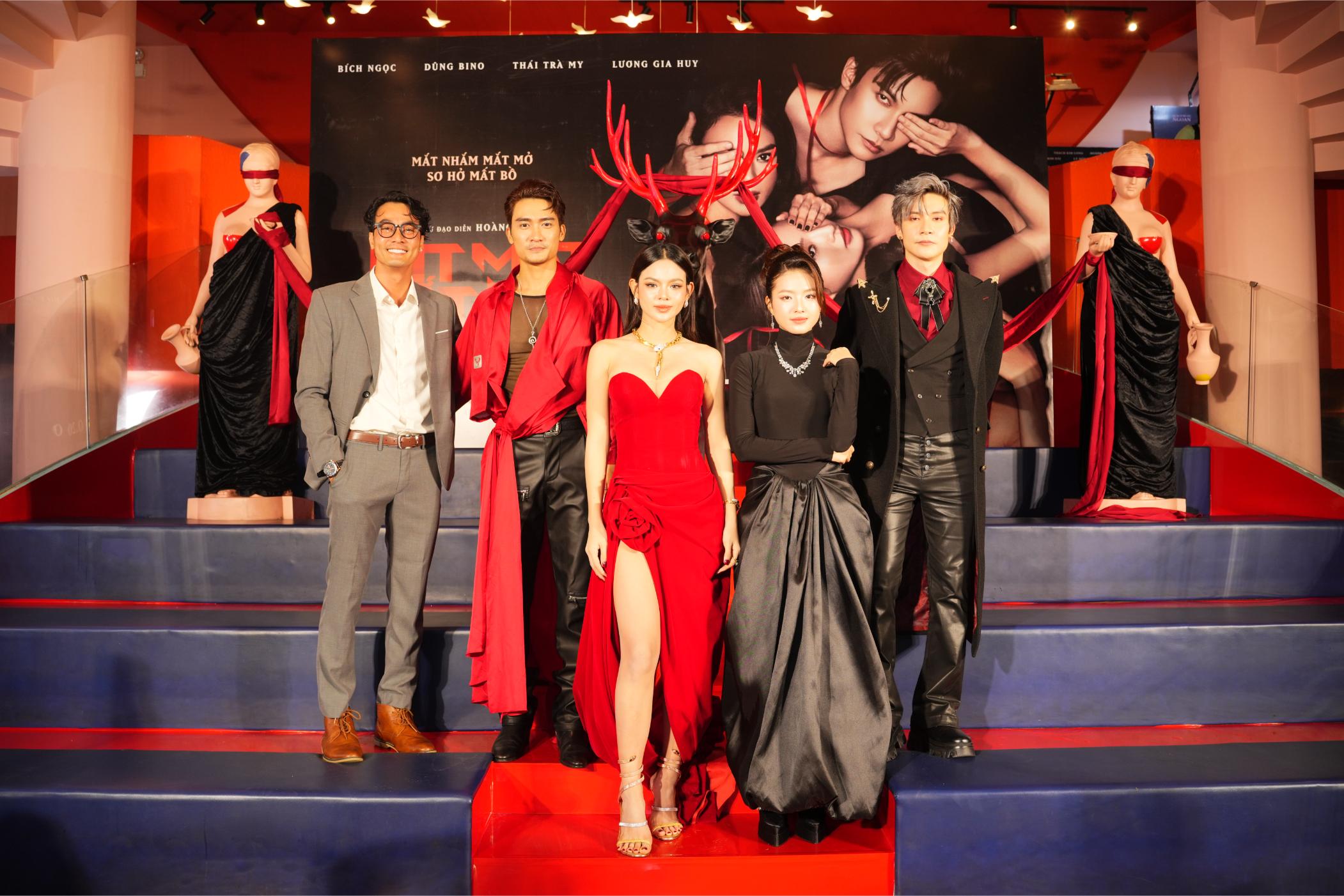 Dàn sao đổ bộ thảm đỏ ra mắt phim 16+ ‘Bịt mắt bắt nai’ DIỄN VIÊN NGÔ THÀNH TÁ TRÁI  Dàn sao đổ bộ thảm đỏ ra mắt phim 16+ ‘Bịt mắt bắt nai’