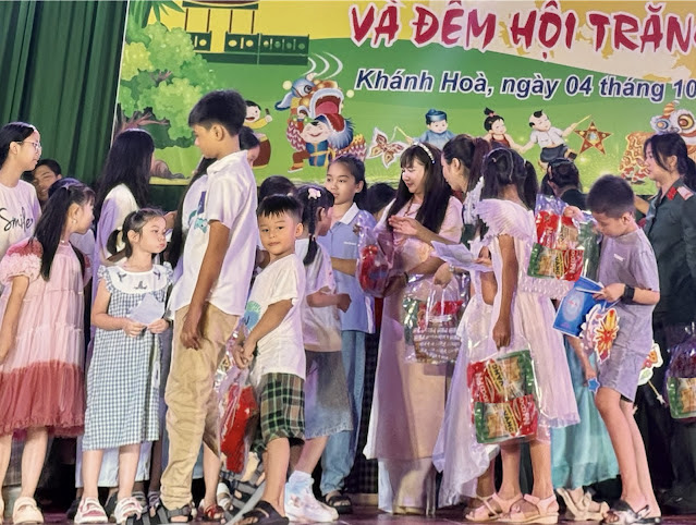 Doanh nhân Anna Yến Phượng tri ân lực lượng tuyến đầu, lan tỏa tinh thần kết nối quân dân Doanh nhân Anna Yến Phượng tri ân lực lượng tuyến đầu và lan tỏa tinh thần kết nối quân dân 2 Doanh nhân Anna Yến Phượng tri ân lực lượng tuyến đầu, lan tỏa tinh thần kết nối quân dân