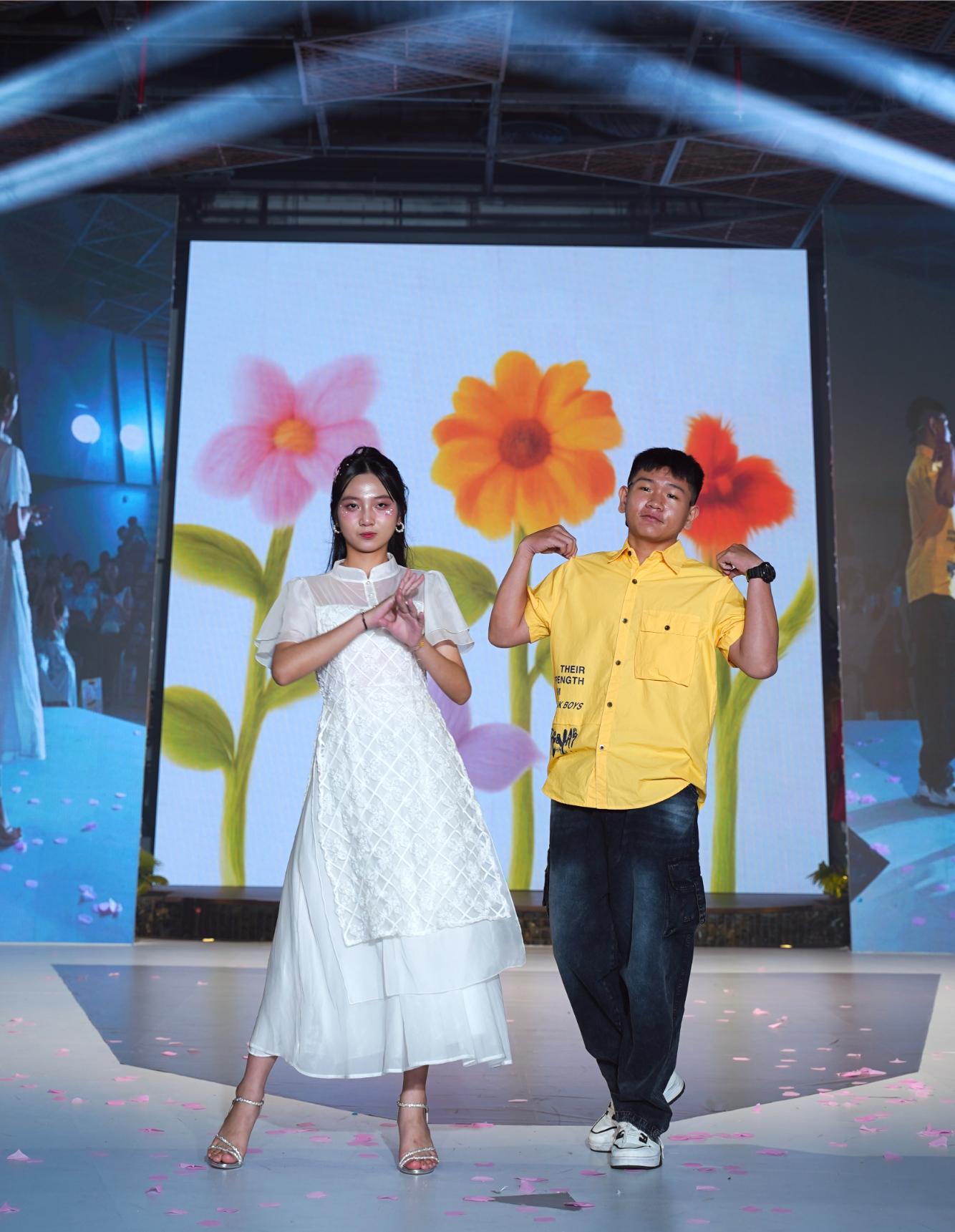 Em Bé Chất 2 “Em bé chất” làm vedette, khuấy động sàn diễn thời trang nhí