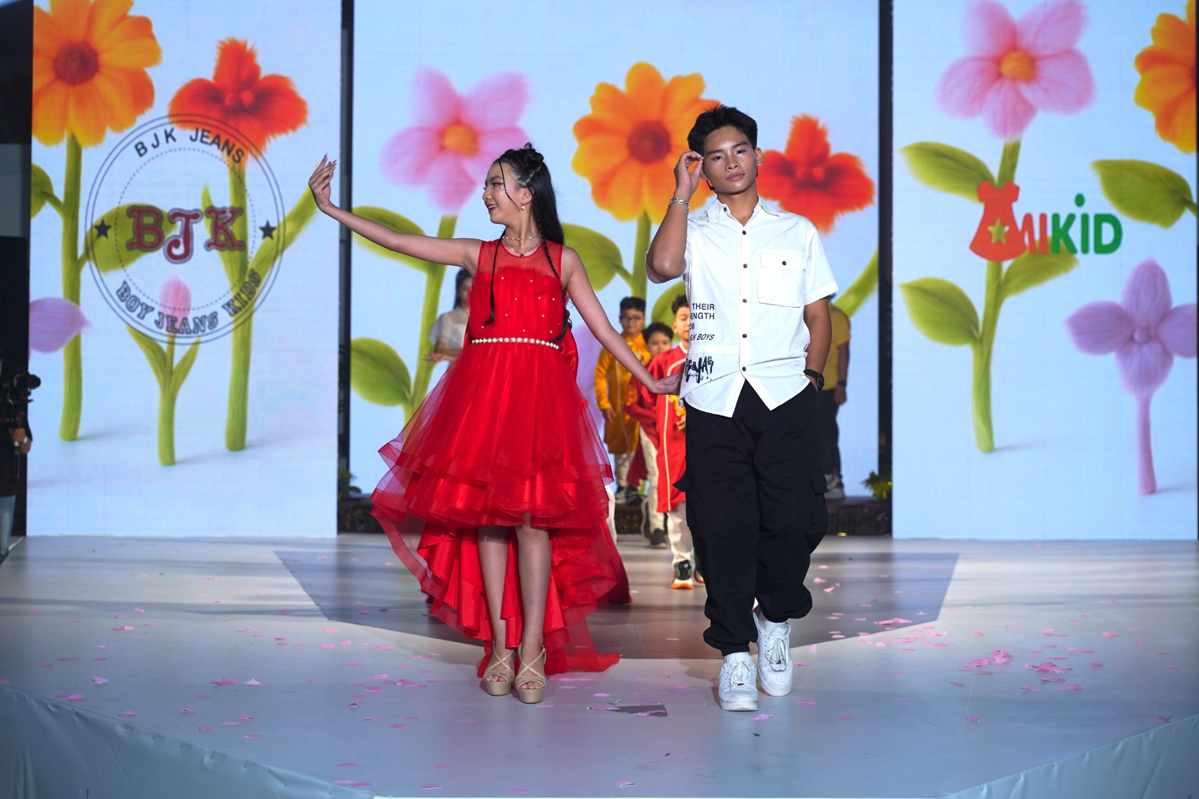 Em Bé Chất 3 “Em bé chất” làm vedette, khuấy động sàn diễn thời trang nhí