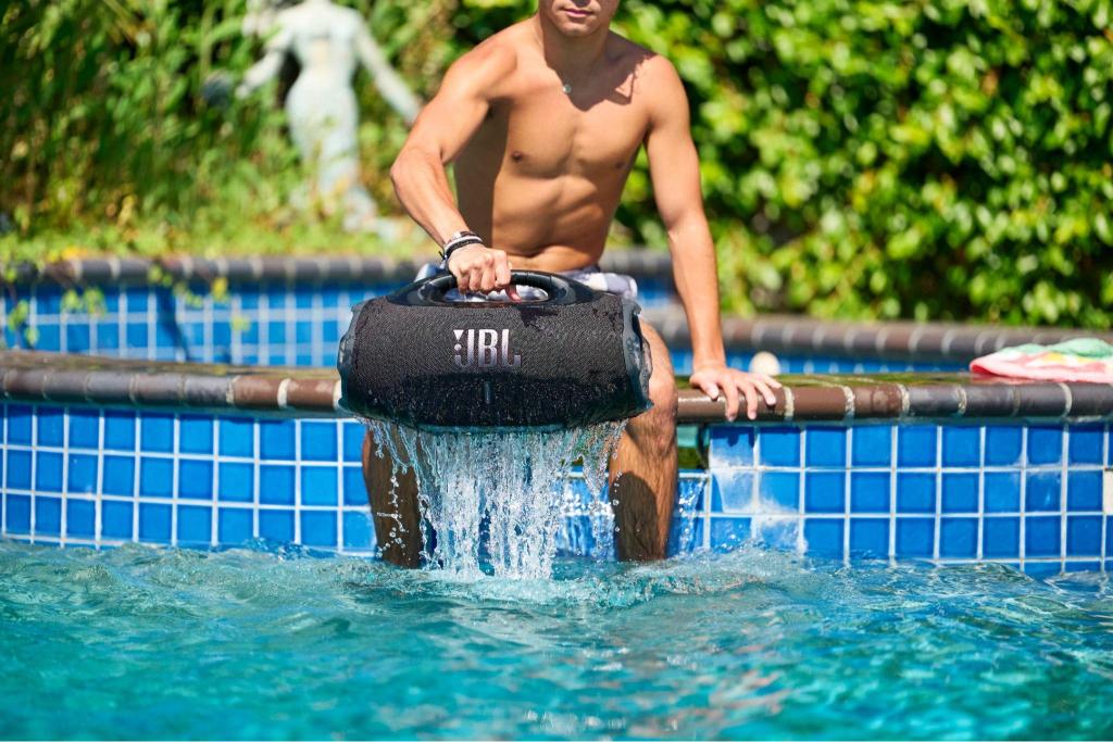 JBL Boombox 4 2 Ra mắt JBL Boombox 4: Nhẹ hơn nhưng mạnh mẽ hơn