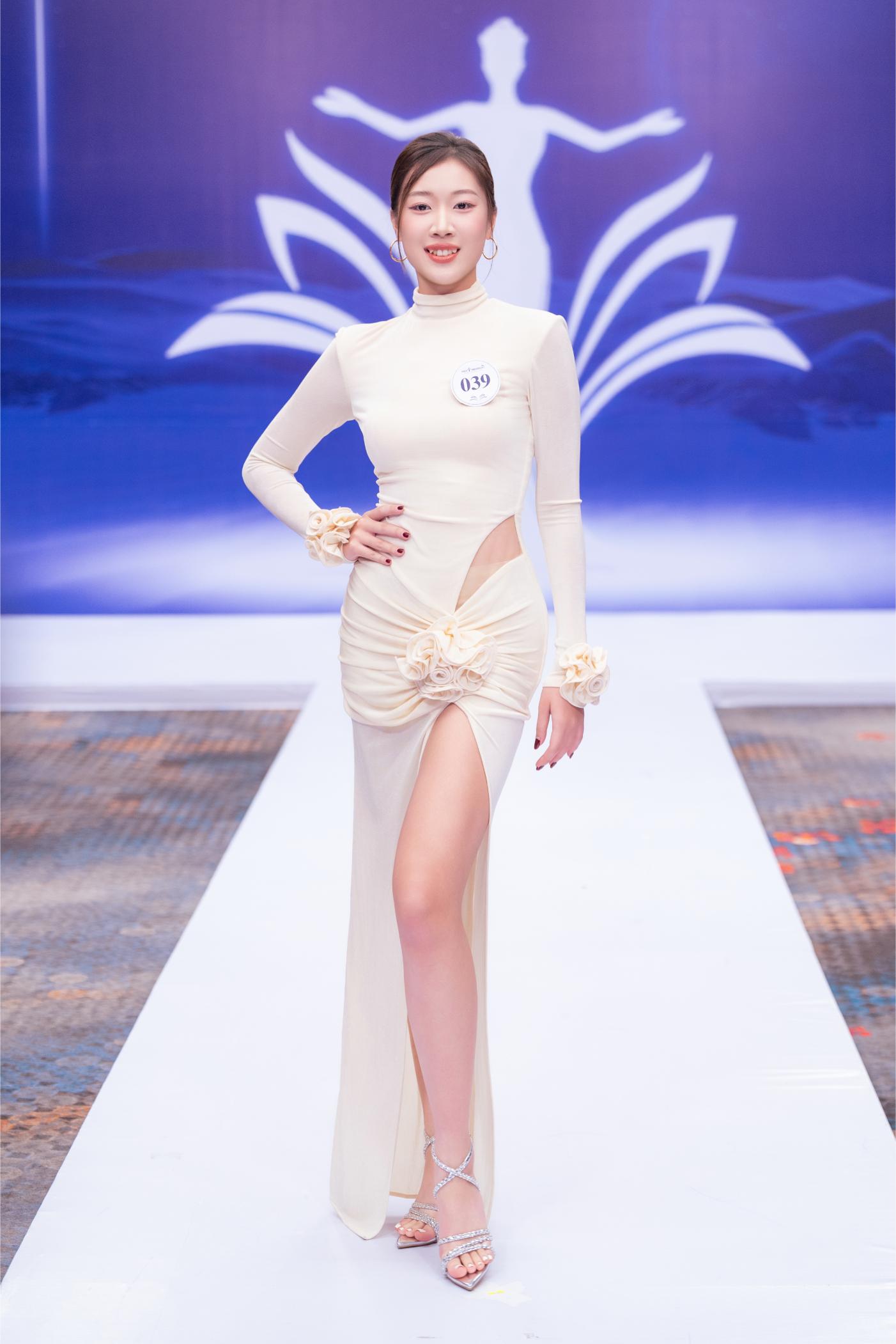 Nguyễn Phương Anh 1 Đối đáp giám khảo như nuốt đĩa, Nguyễn Phương Anh nhận mưa lời khen