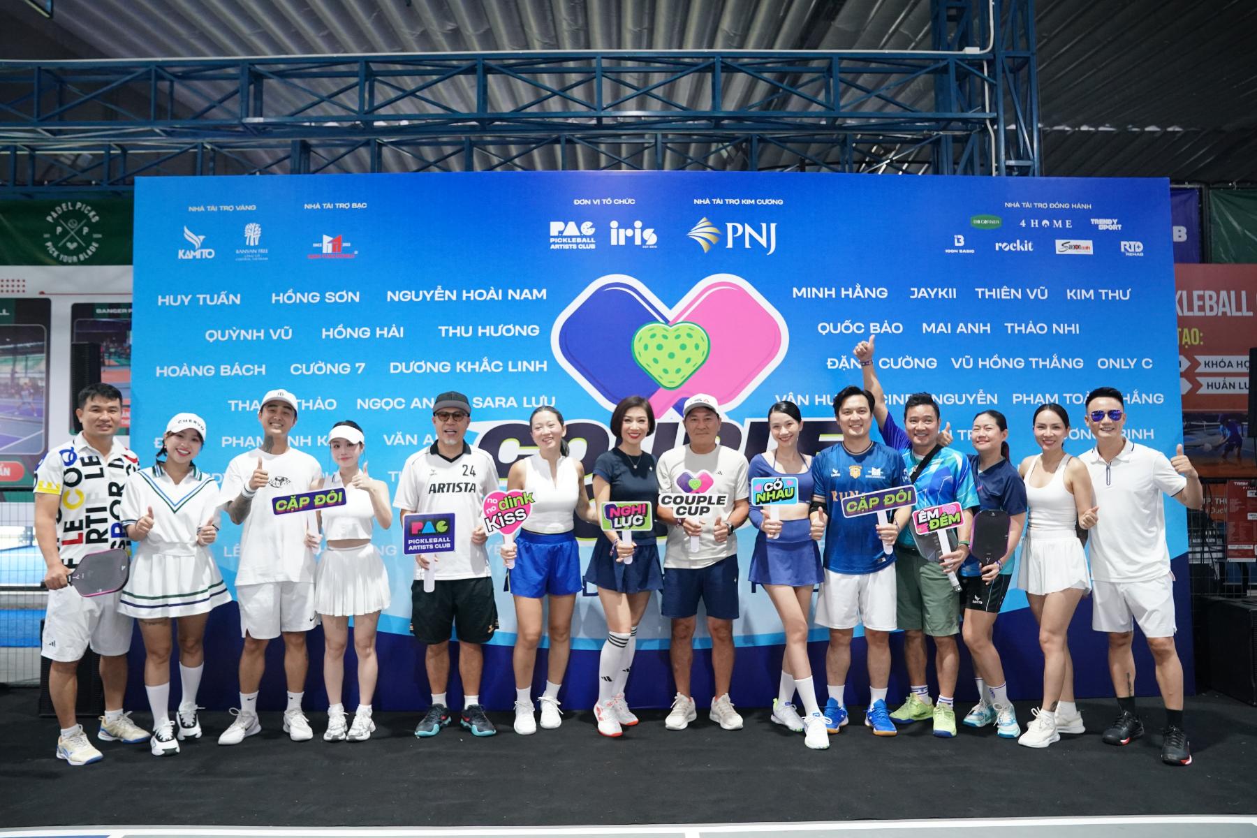 Minh Hằng hiếm hoi xuất hiện cùng chồng con, quý tử “đốn tim” với hình ảnh cực yêu Pickleball Couple Cup 2025 3 Minh Hằng hiếm hoi xuất hiện cùng chồng con, quý tử “đốn tim” với hình ảnh cực yêu