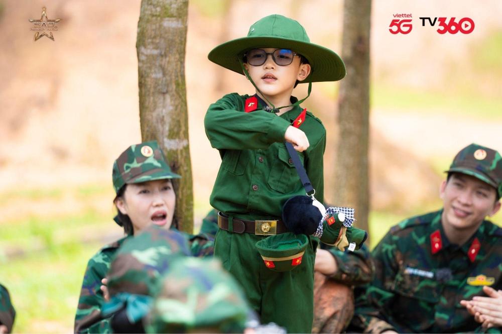 Rapper nhí Xệ Xệ bất ngờ xuất hiện tại Sao Nhập Ngũ 2025 4 1 Rapper nhí Xệ Xệ bất ngờ xuất hiện tại Sao Nhập Ngũ 2025