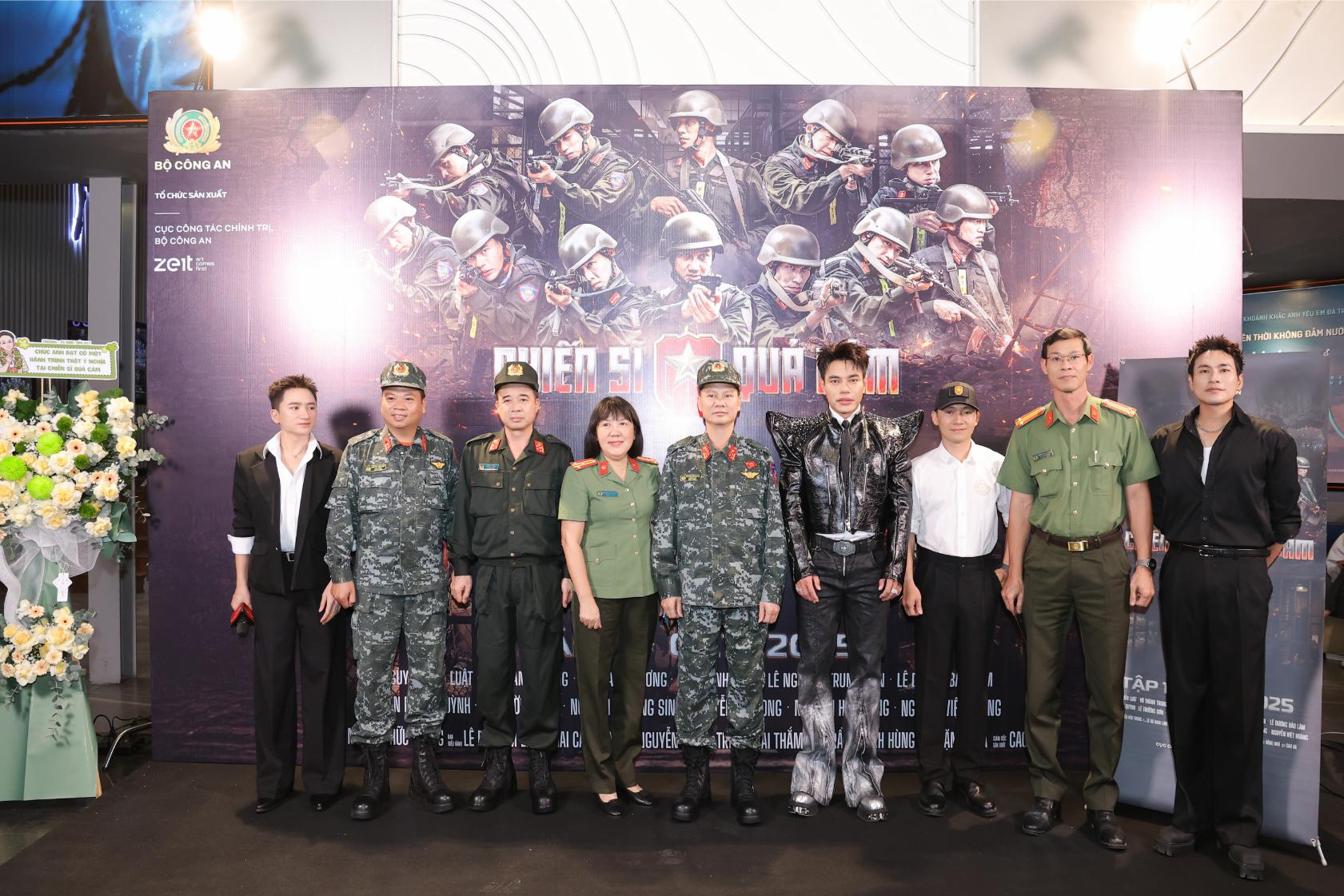 Rapper Đinh Tiến Đạt nhập hội Chiến sĩ quả cảm cùng Lê Dương Bảo Lâm Quốc Thiên 3 Rapper Đinh Tiến Đạt nhập hội Chiến sĩ quả cảm cùng Lê Dương Bảo Lâm, Quốc Thiên