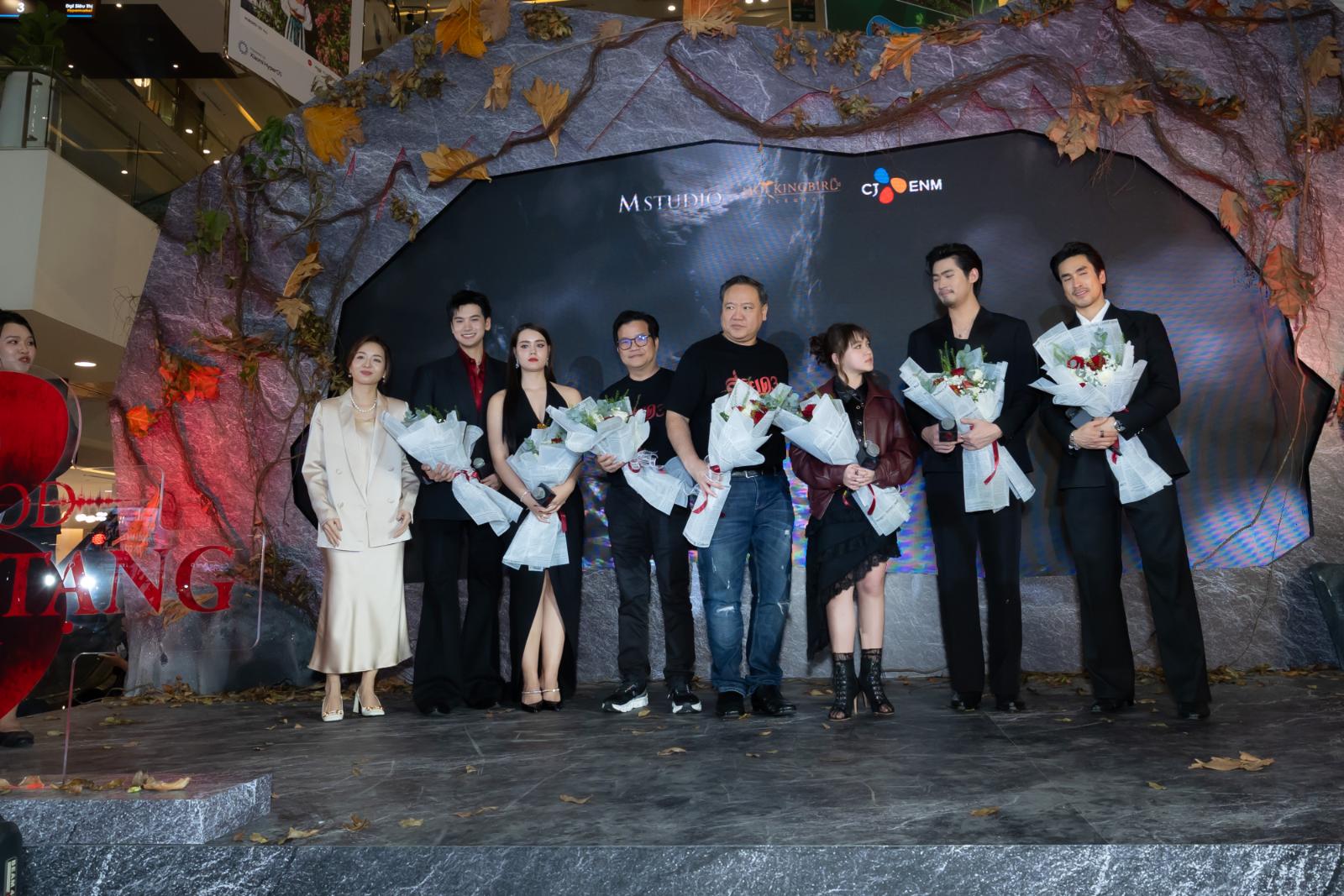 Tee Yod Quỷ Ăn Tạng 1 Thảm đỏ Tee Yod: Quỷ Ăn Tạng Phần 3 bùng nổ visual với 5 anh em nhà Nadech Kugimiya