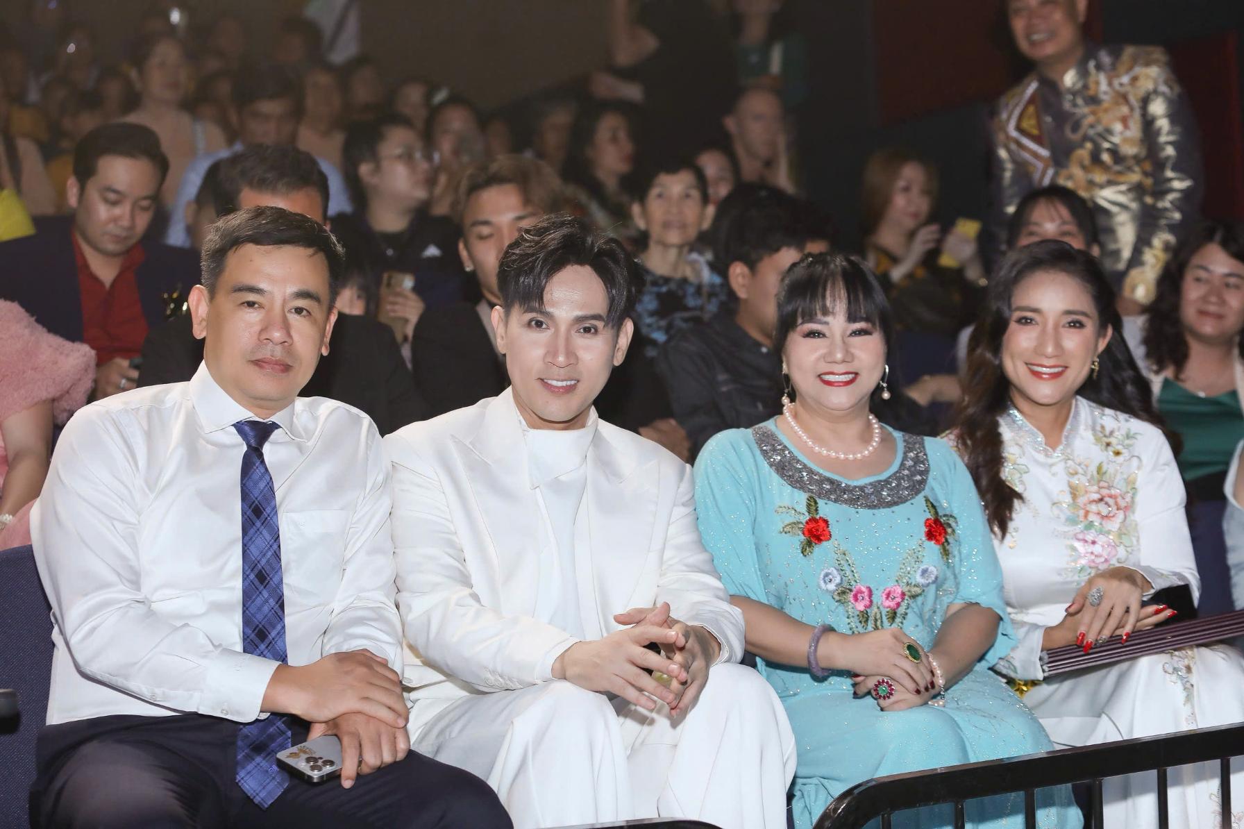 ca si nguyen vu say mot doi vi em 7 Nguyên Vũ lấy doanh thu MV mới góp vào quỹ “Vì Nụ Cười Trẻ Em”