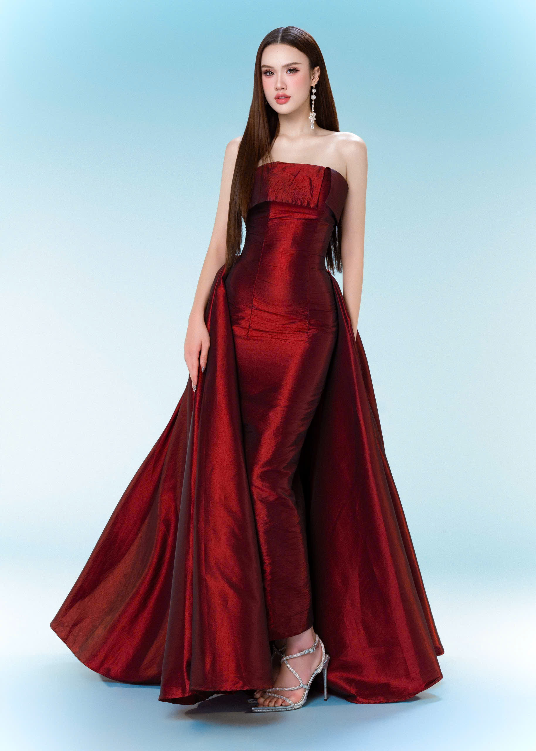 Trịnh Mỹ Anh ghi điểm nhờ sự thân thiện và năng lượng tích cực tại Miss Earth 2025 day 8   2 Trịnh Mỹ Anh ghi điểm nhờ sự thân thiện và năng lượng tích cực tại Miss Earth 2025