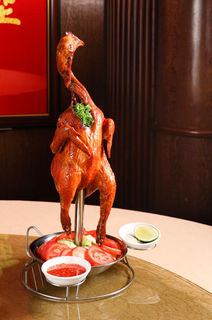 Gà múa cột D Nhà hàng Hoa lâu đời bậc nhất Sài Gòn ưu đãi mừng sinh nhật 33 năm