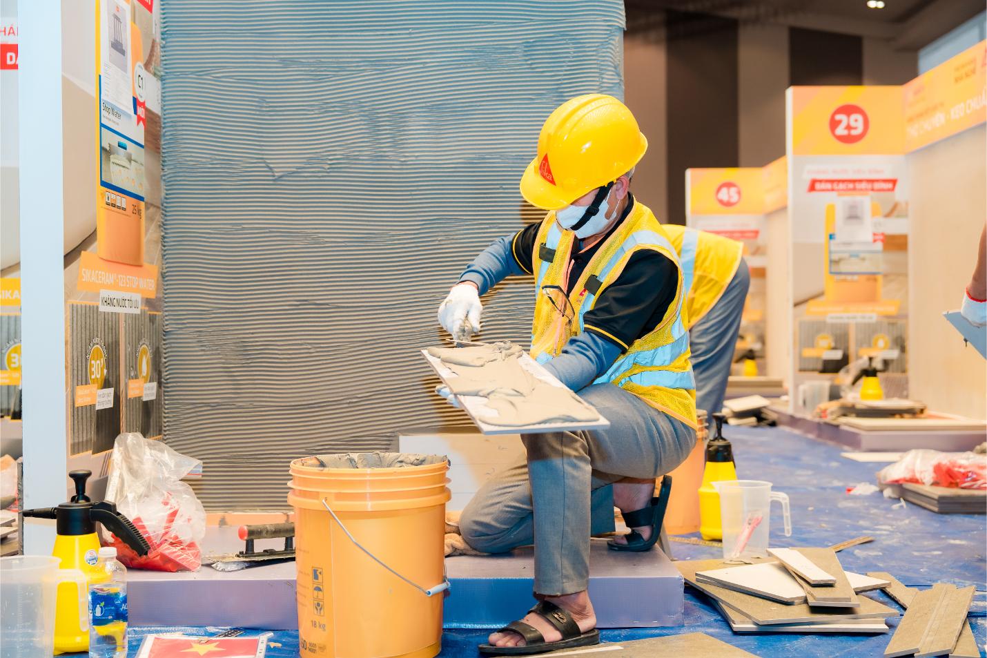 HÌNH 1 Thợ chuyên   Keo chuẩn: Nâng tay nghề thợ Việt bằng kiến thức, kỹ năng và vật liệu chuẩn