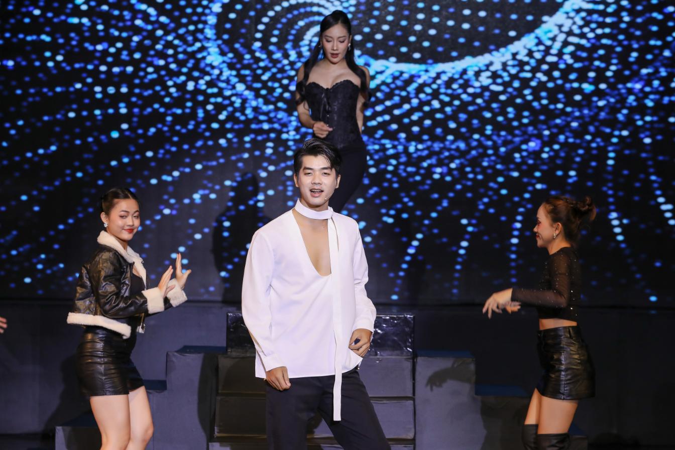 Hoà Thuận Nam Anh kể chuyện tình nghèo trên sân khấu Tình Bolero 2025