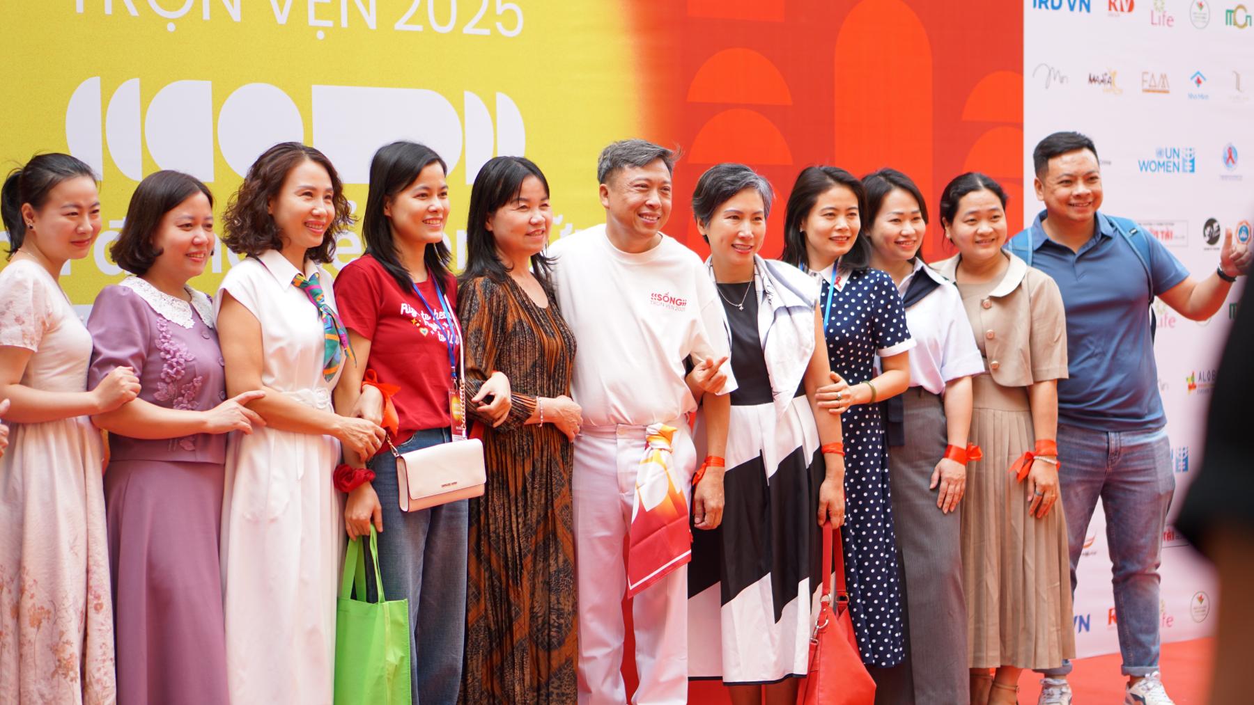 Sự kiện đầu tiên Hương Giang dự sau khi trở về từ Miss Universe Hương Giang 1 Sự kiện đầu tiên Hương Giang dự sau khi trở về từ Miss Universe