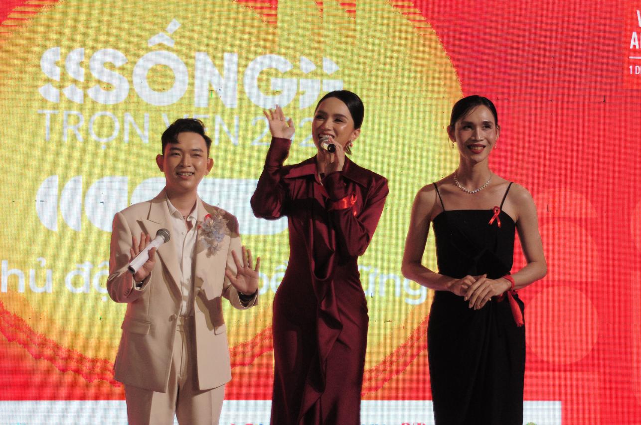 Sự kiện đầu tiên Hương Giang dự sau khi trở về từ Miss Universe Hương Giang 2 Sự kiện đầu tiên Hương Giang dự sau khi trở về từ Miss Universe