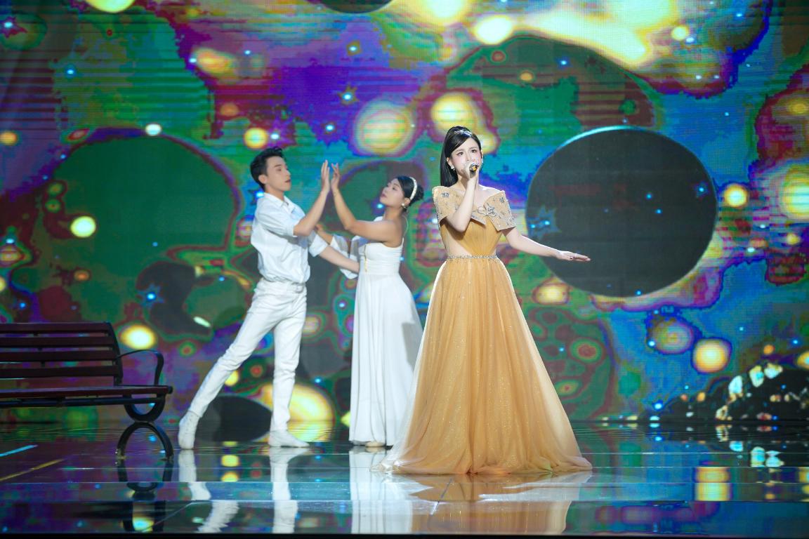 Danh ca Ngọc Sơn hết lời khen ngợi nữ ca sĩ N Ly: “Giọng em ngọt ngào lắm!” N LY 4 Danh ca Ngọc Sơn hết lời khen ngợi nữ ca sĩ N Ly: “Giọng em ngọt ngào lắm!”