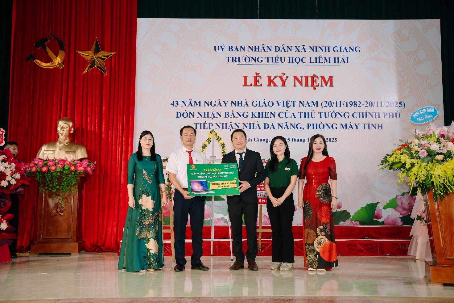 Nestlé trao tặng phòng máy tính giúp học sinh tiếp cận công nghệ Nestlé 3 Nestlé trao tặng phòng máy tính giúp học sinh tiếp cận công nghệ