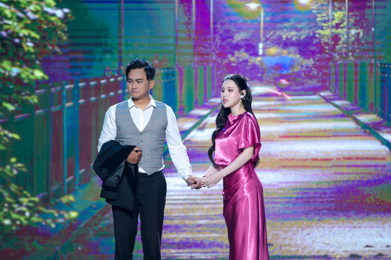 SK N LY Đoàn Bảo Ân quá đẹp trai, danh ca Thái Châu ghen tị nói “tôi thấy mình nhỏ bé”