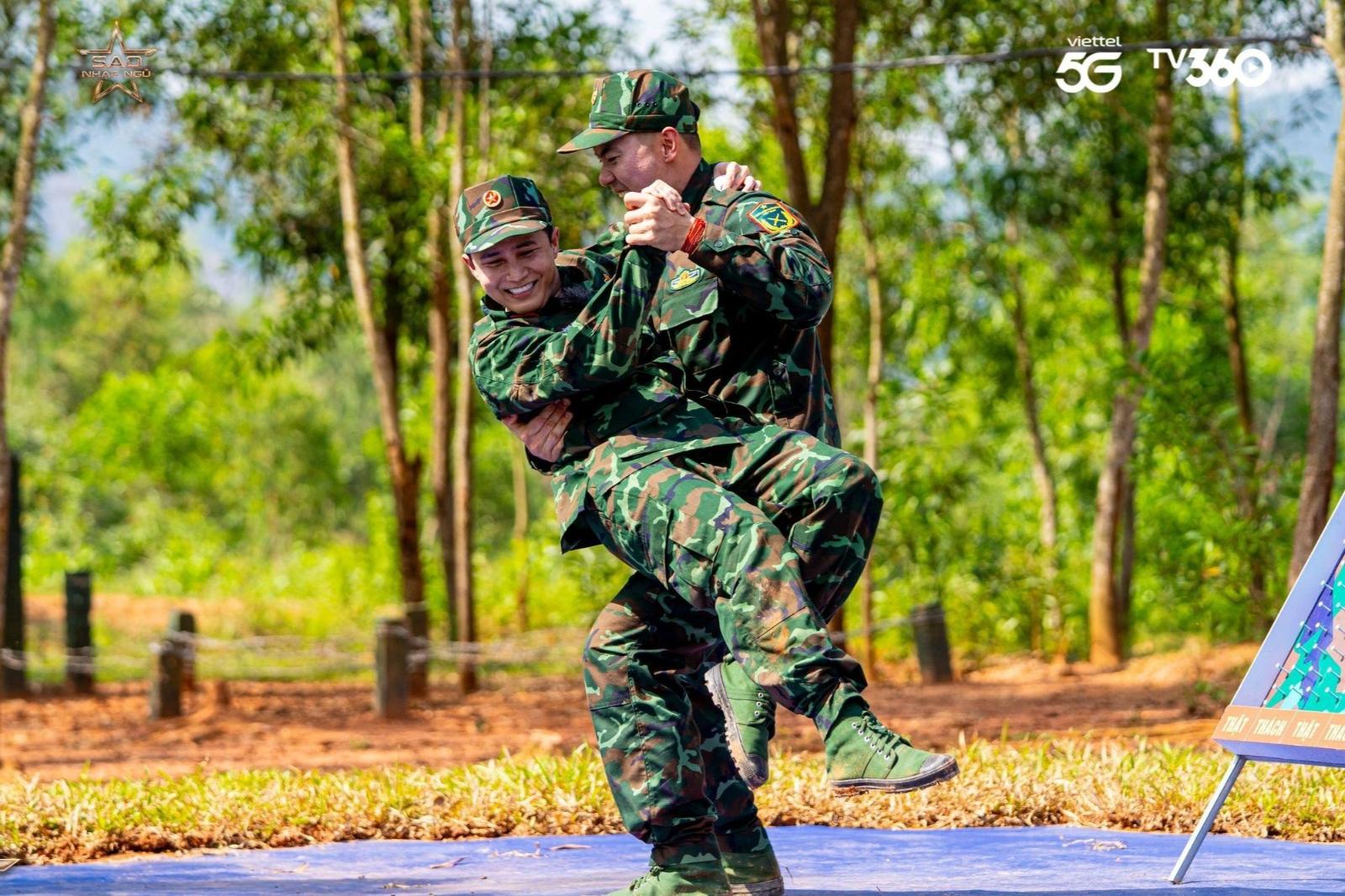 Hai nghệ sĩ xin được ở lại tiếp tục rèn luyện tại Sao Nhập Ngũ 2025 Sao Nhập Ngũ 2025 3 Hai nghệ sĩ xin được ở lại tiếp tục rèn luyện tại Sao Nhập Ngũ 2025