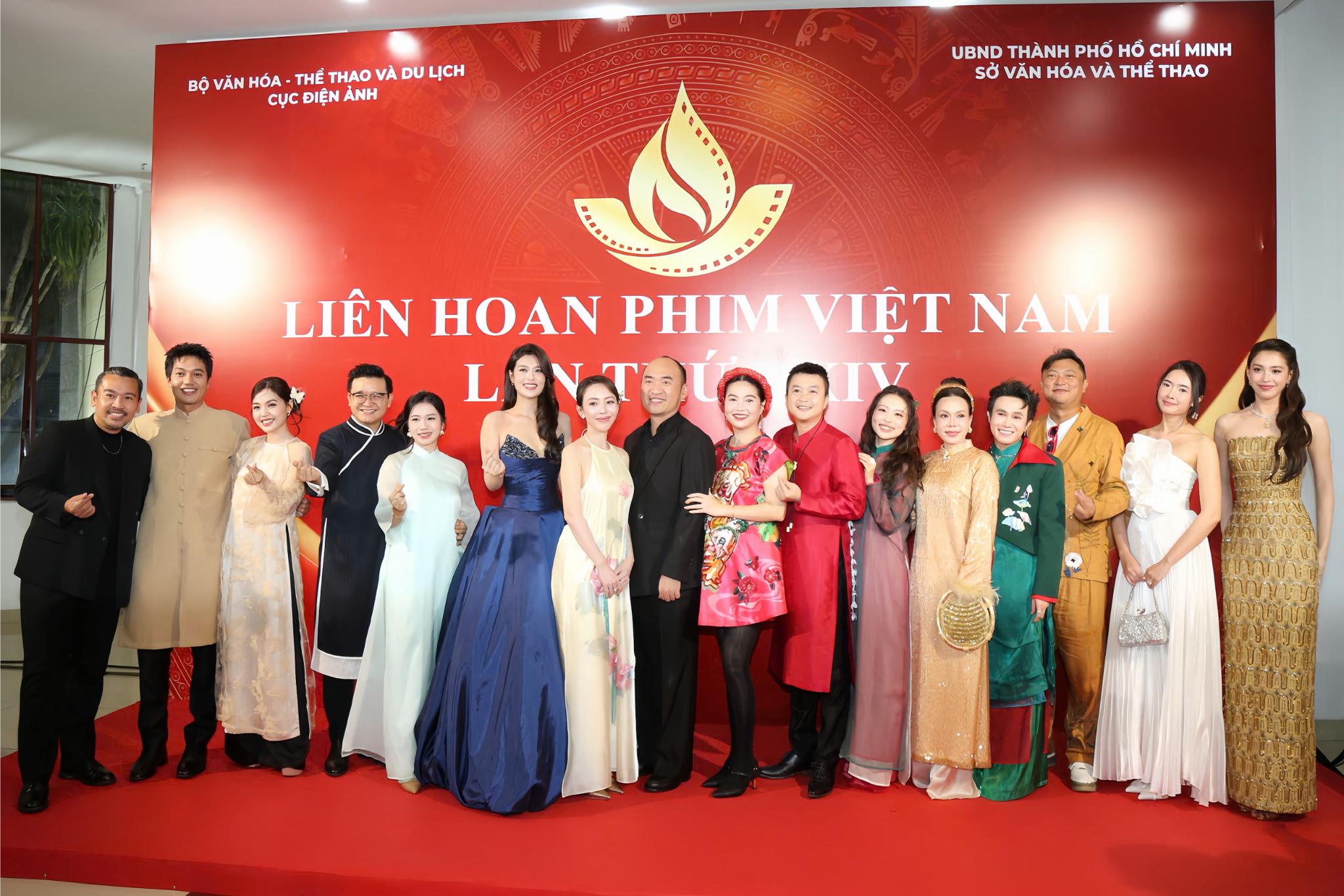 Thu Trang 1 Thu Trang nhận giải Đạo diễn phim truyện đầu tay xuất sắc: “Tôi vừa vui, vừa run”