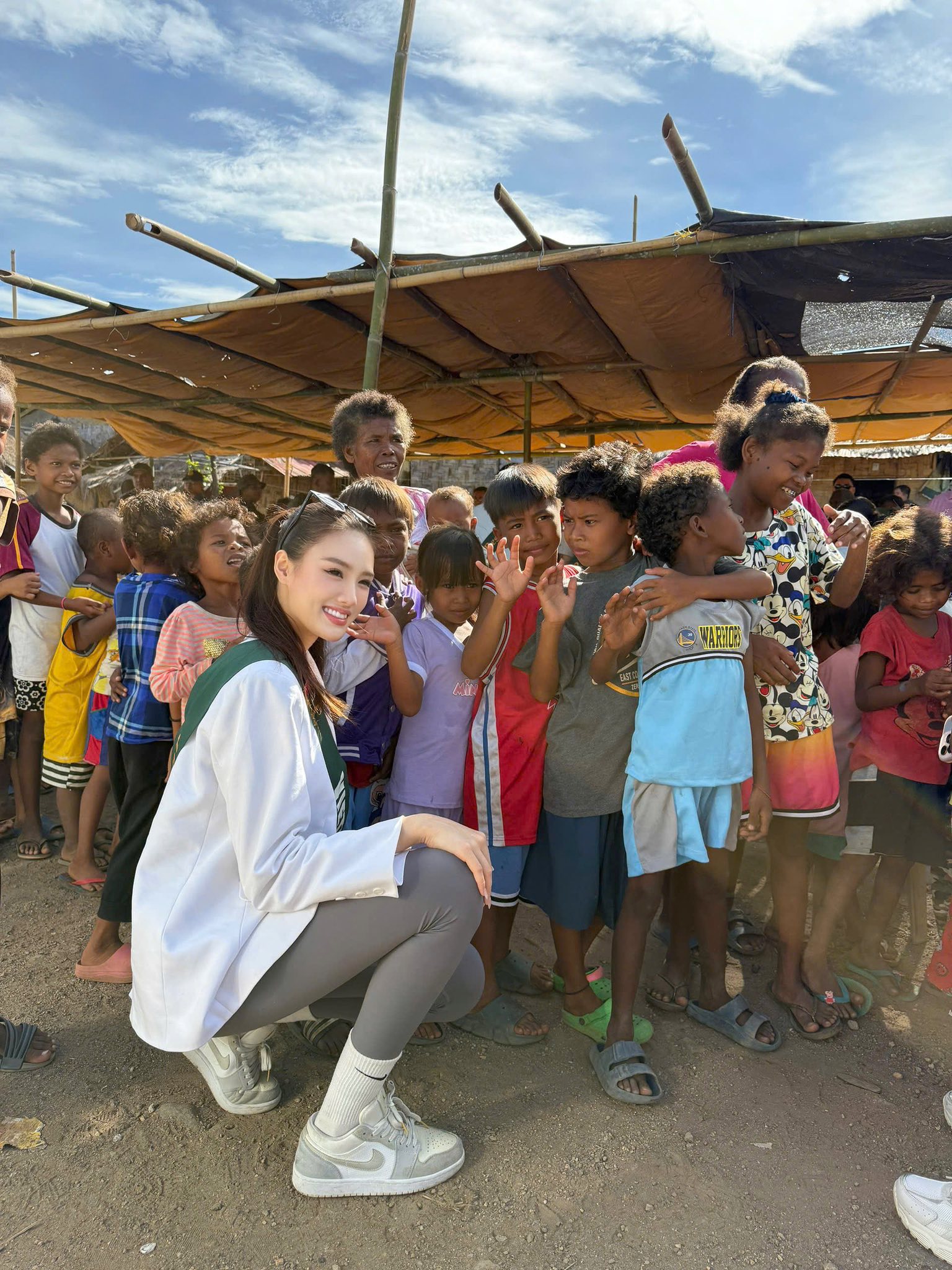 Trịnh Mỹ Anh cùng thí sinh Miss Earth 2025 nhặt rác, lan tỏa thông điệp bảo vệ môi trường Trịnh Mỹ Anh 3 Trịnh Mỹ Anh cùng thí sinh Miss Earth 2025 nhặt rác, lan tỏa thông điệp bảo vệ môi trường