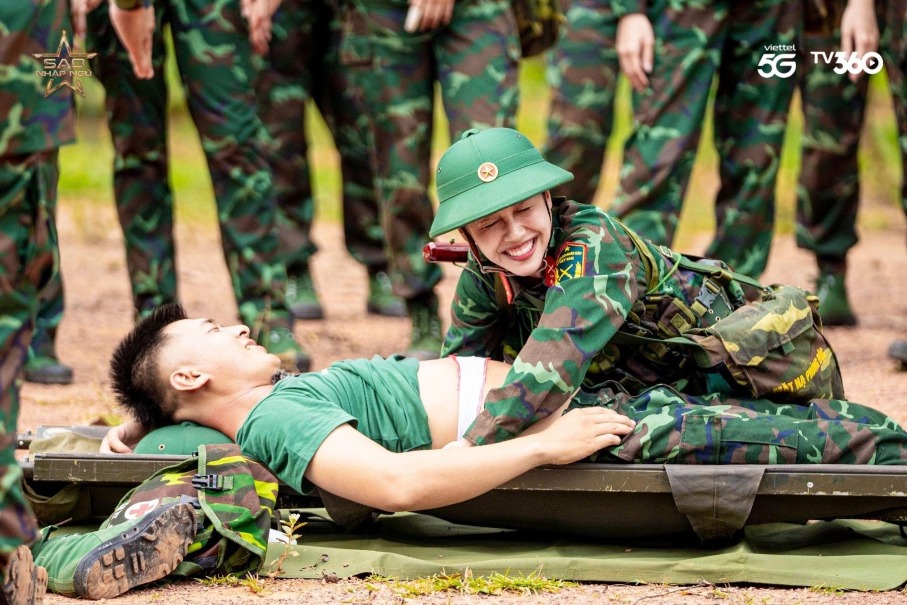 sao nhap ngu 4 Sao Nhập Ngũ 2025 tập 14: “Quân y” Diệu Nhi, Hậu Hoàng hoảng loạn khi thấy thương binh kêu cứu