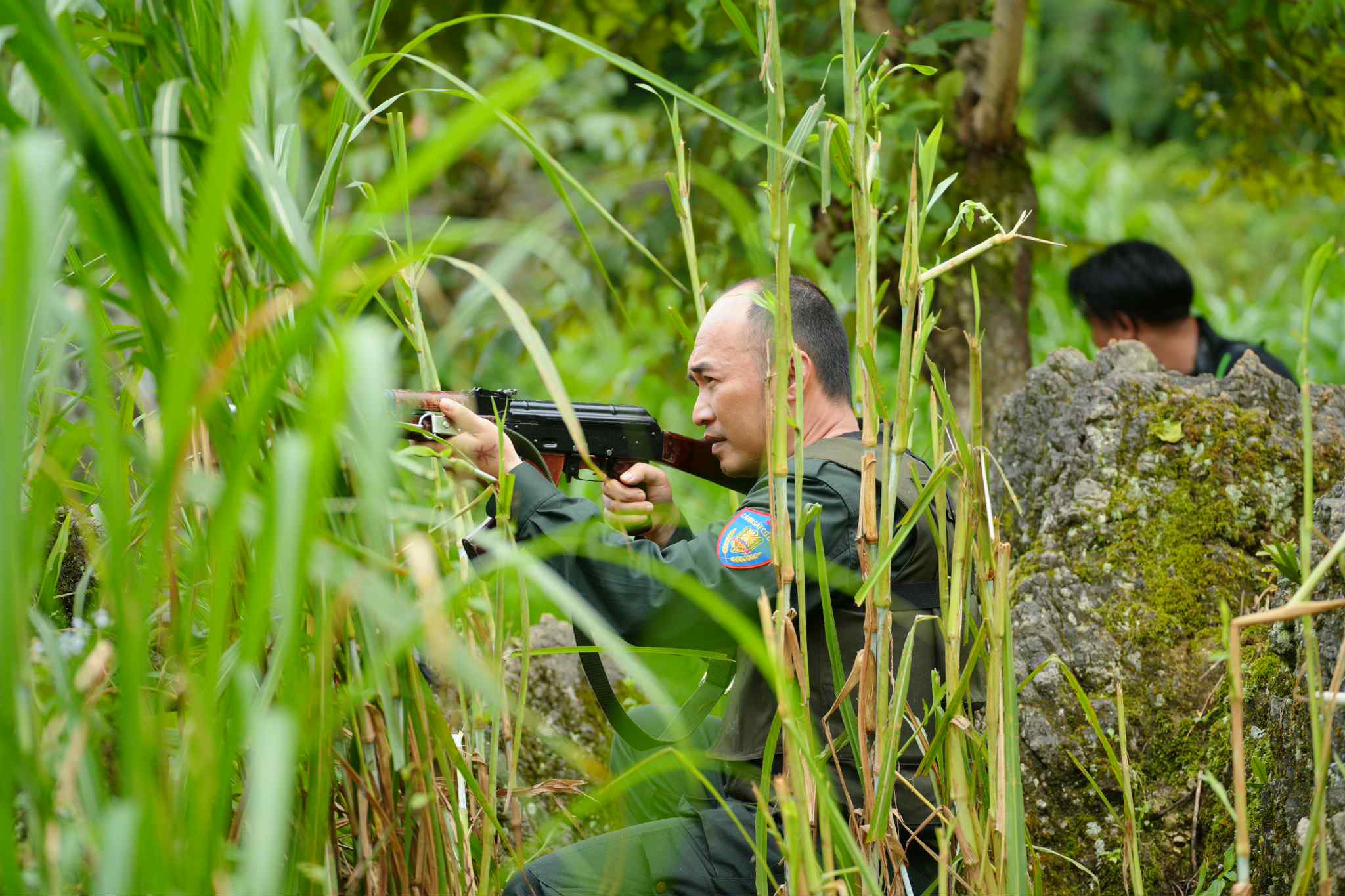 Khép lại “Chiến sĩ quả cảm”, Tiến Luật: “Tôi lãi tình cảm, lỗ… cân nặng” tien luat 2 Khép lại “Chiến sĩ quả cảm”, Tiến Luật: “Tôi lãi tình cảm, lỗ… cân nặng”