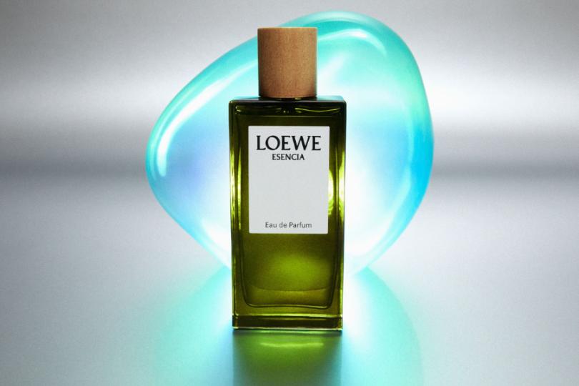 Mùa Lễ Hội Rực Rỡ: Khi Hương Thơm LOEWE Trở Thành Món Quà Giáng Sinh Hoàn Hảo 3 1 Mùa Lễ Hội Rực Rỡ: Khi Hương Thơm LOEWE Trở Thành Món Quà Giáng Sinh Hoàn Hảo