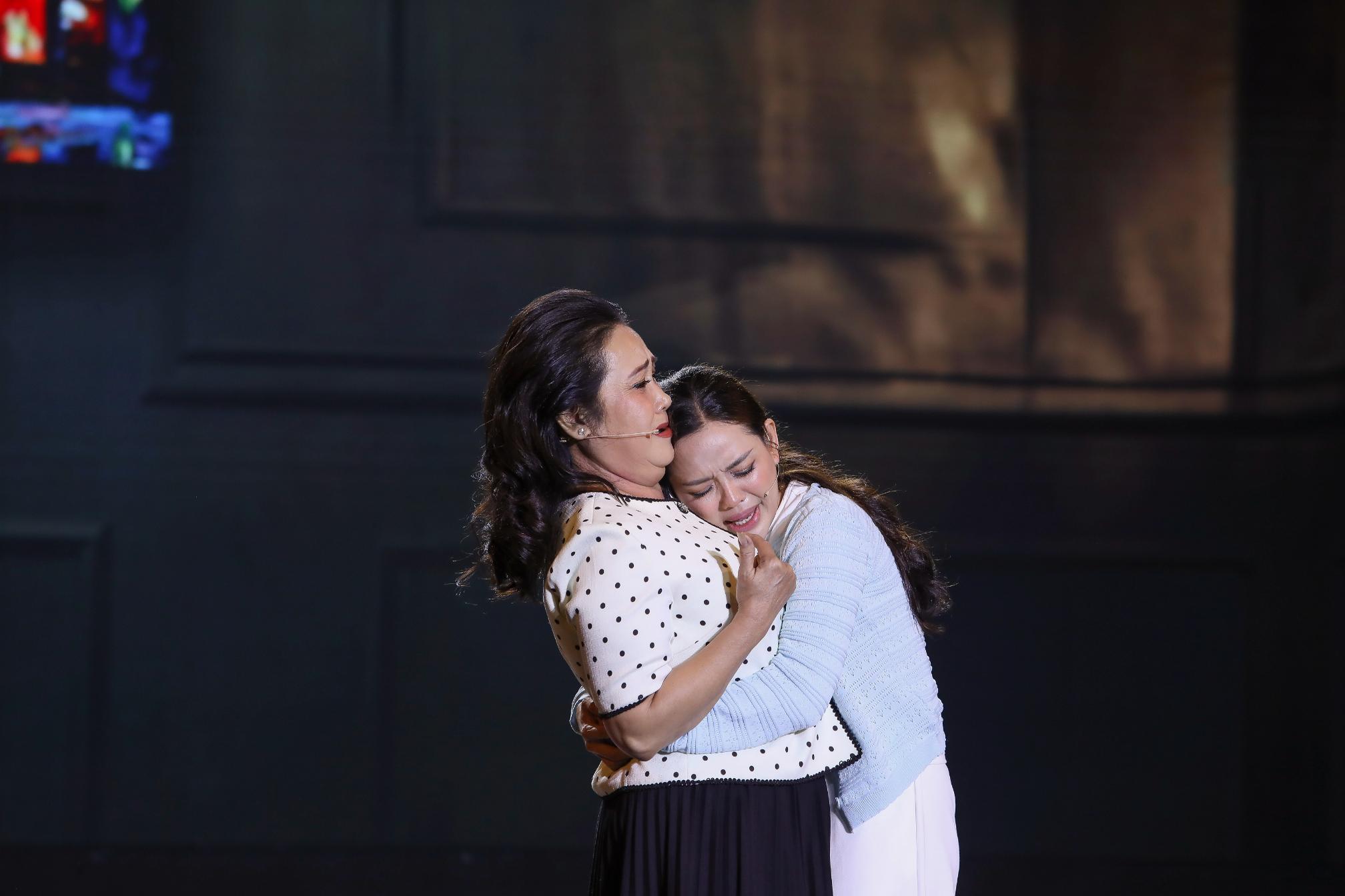 Giám khảo Đông Đào khóc hai lần vì Trương Minh Cường Hiền Trang Giám khảo Đông Đào khóc hai lần vì Trương Minh Cường