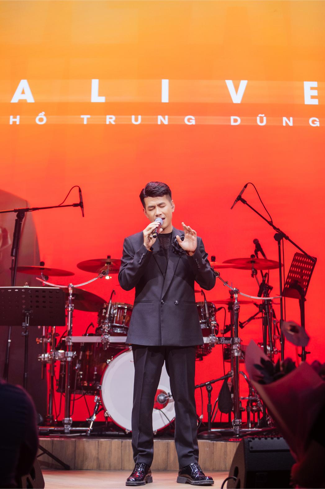 Hồ Trung Dũng 3 1 Hồ Trung Dũng ra mắt album phòng thu thứ 10, gồm 11 ca khúc tự sáng tác