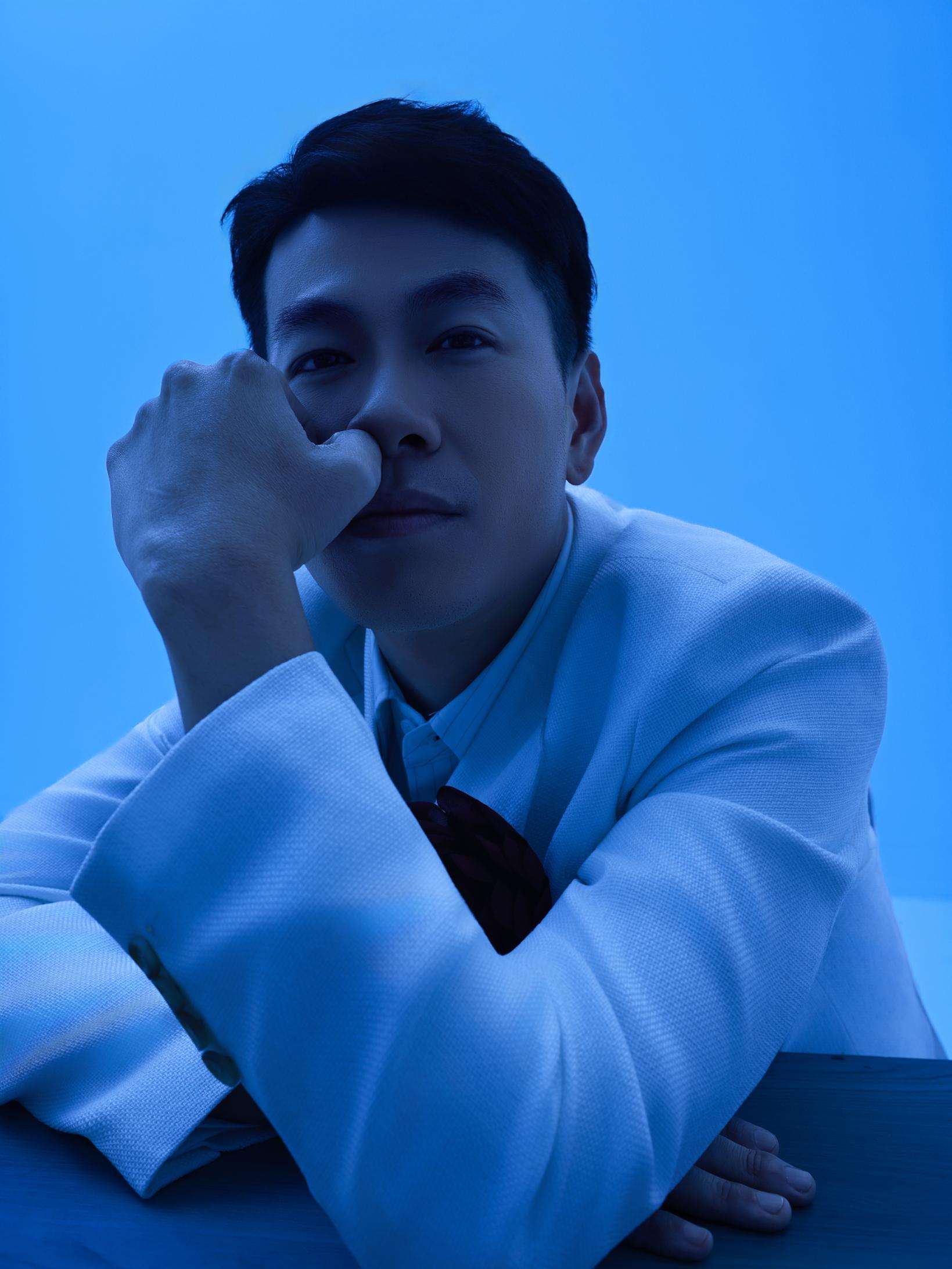 “Alive” album phòng thu thứ 10 gồm 11 ca khúc tự sáng tác của Hồ Trung Dũng Hồ Trung Dũng 3 “Alive” album phòng thu thứ 10 gồm 11 ca khúc tự sáng tác của Hồ Trung Dũng