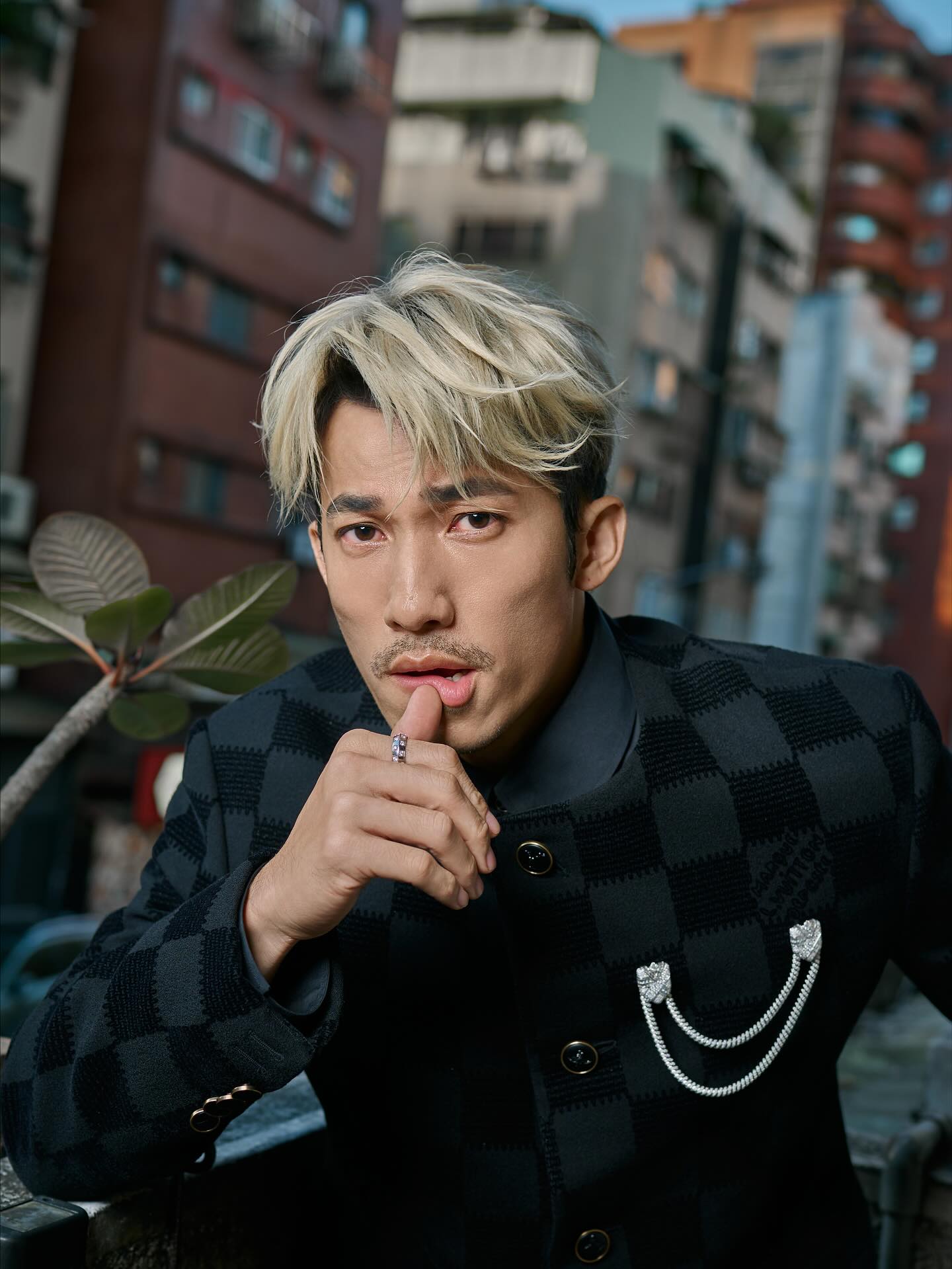 Dàn sao Vbiz quy tụ trong một sàn diễn đặc biệt cuối năm LIENBINHPHAT Dàn sao Vbiz quy tụ trong một sàn diễn đặc biệt cuối năm