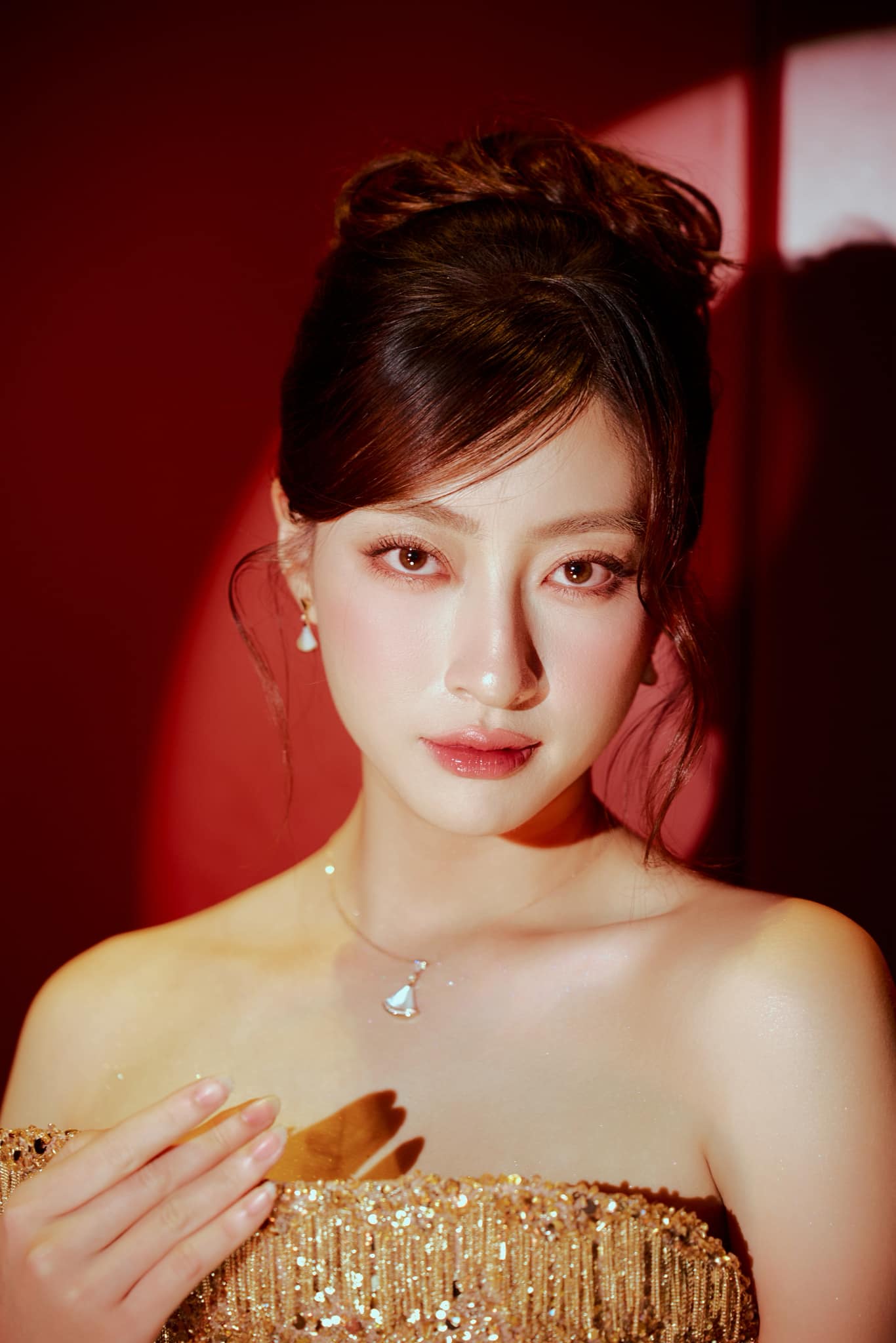 Dàn sao Vbiz quy tụ trong một sàn diễn đặc biệt cuối năm LUONGTHUYLINH Dàn sao Vbiz quy tụ trong một sàn diễn đặc biệt cuối năm