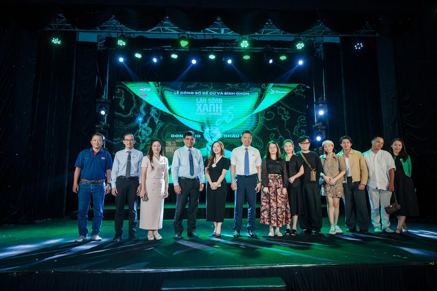 Làn Sóng Xanh 2025 vinh danh Hồng Nhung và Quang Linh với Giải thưởng Thành tựu Làn Sóng Xanh 2025 1 Làn Sóng Xanh 2025 vinh danh Hồng Nhung và Quang Linh với Giải thưởng Thành tựu