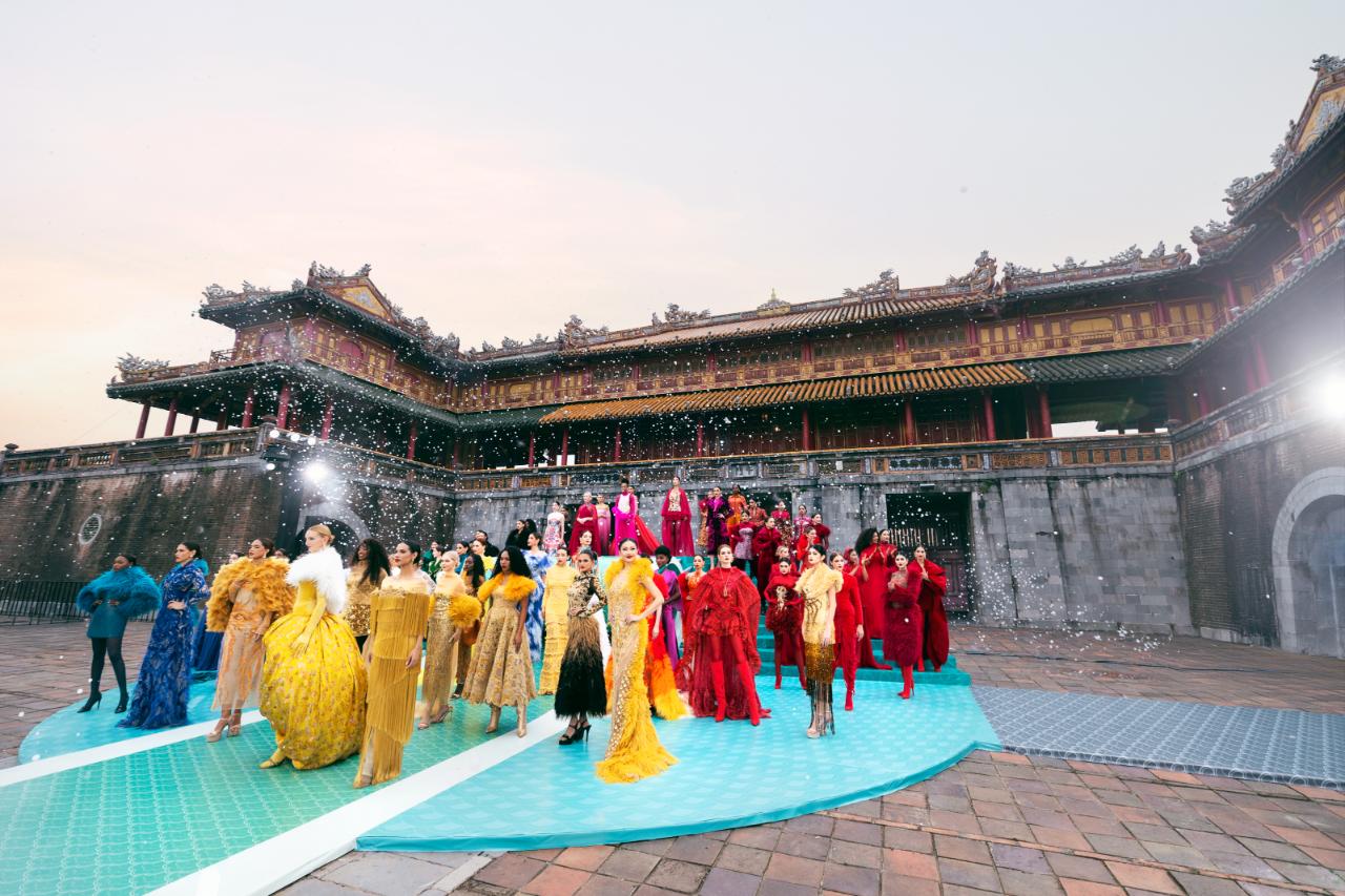 Miss Cosmo 2025 3 Fashion Show Hello Cosmo From Vietnam: Tôn vinh vẻ đẹp văn hóa và thời trang Việt