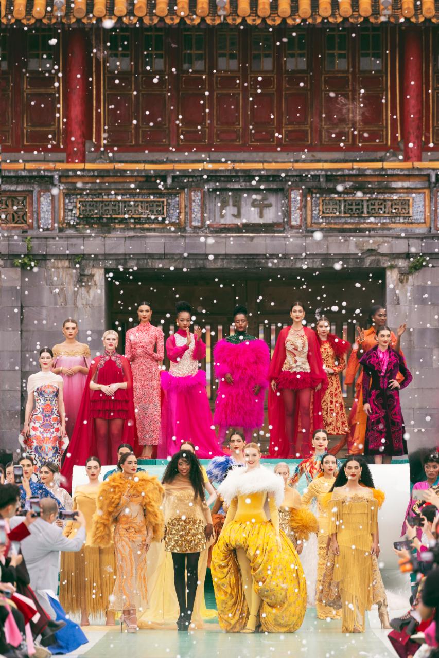 Miss Cosmo 2025 6 Fashion Show Hello Cosmo From Vietnam: Tôn vinh vẻ đẹp văn hóa và thời trang Việt