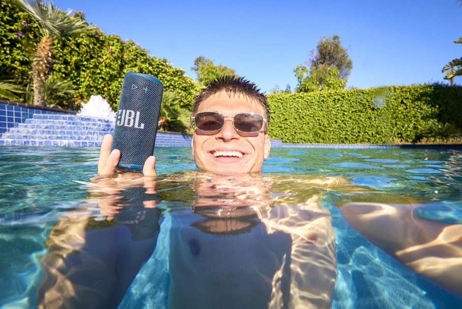 JBL Grip ra mắt tại Việt Nam: nhỏ gọn, bền bỉ và mạnh mẽ loa jbl JBL Grip ra mắt tại Việt Nam: nhỏ gọn, bền bỉ và mạnh mẽ