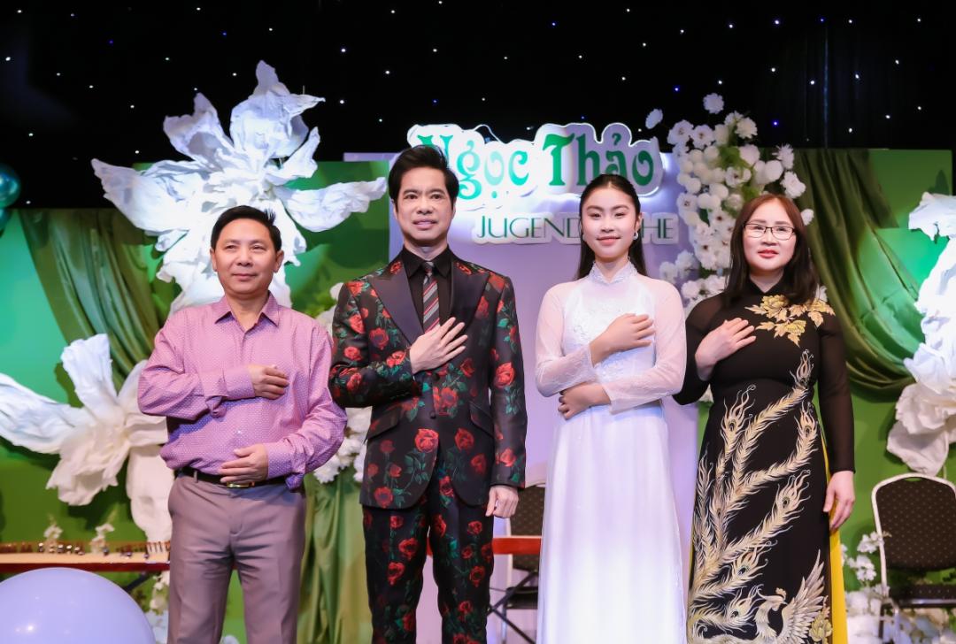 ngoc son ngoc thao3 Danh ca Ngọc Sơn dành trọn tâm huyết cho lễ trưởng thành của học trò tại Đức