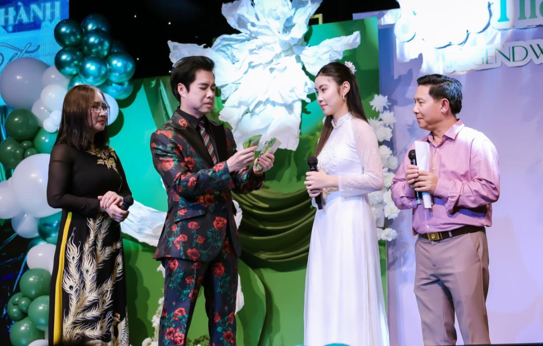 ngoc son ngoc thao4 Danh ca Ngọc Sơn dành trọn tâm huyết cho lễ trưởng thành của học trò tại Đức